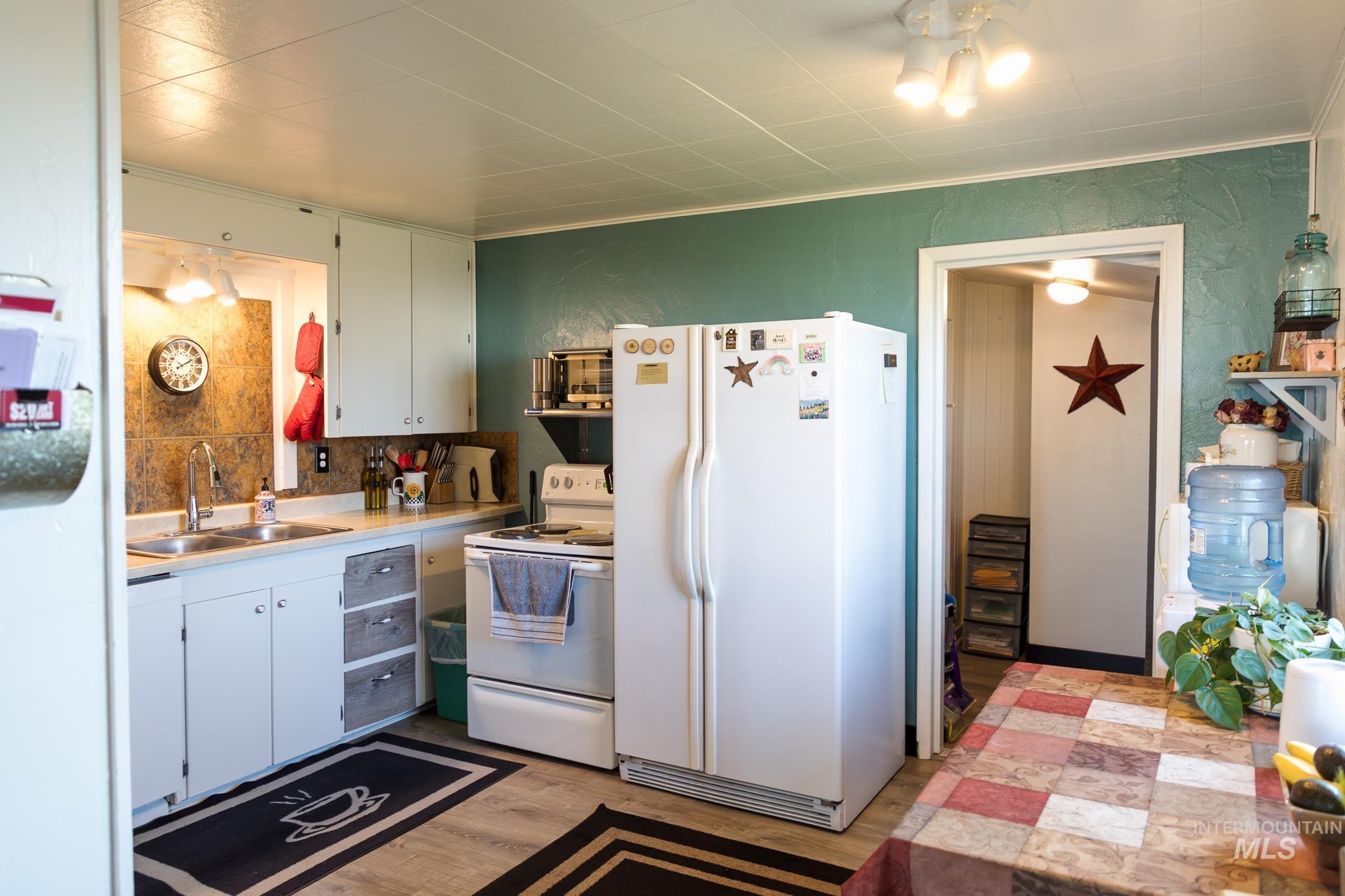 211 NE 3rd AVE, Ontario, Oregon 97914, 3 Bedrooms, 2 Bathrooms, Residential For Sale, Price $194,900, 98978821