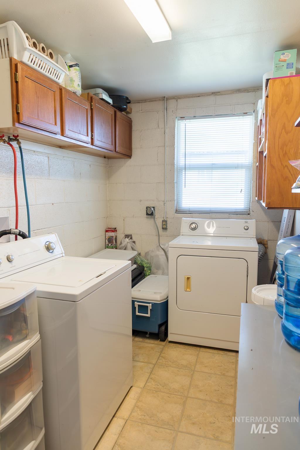 211 NE 3rd AVE, Ontario, Oregon 97914, 3 Bedrooms, 2 Bathrooms, Residential For Sale, Price $194,900, 98978821