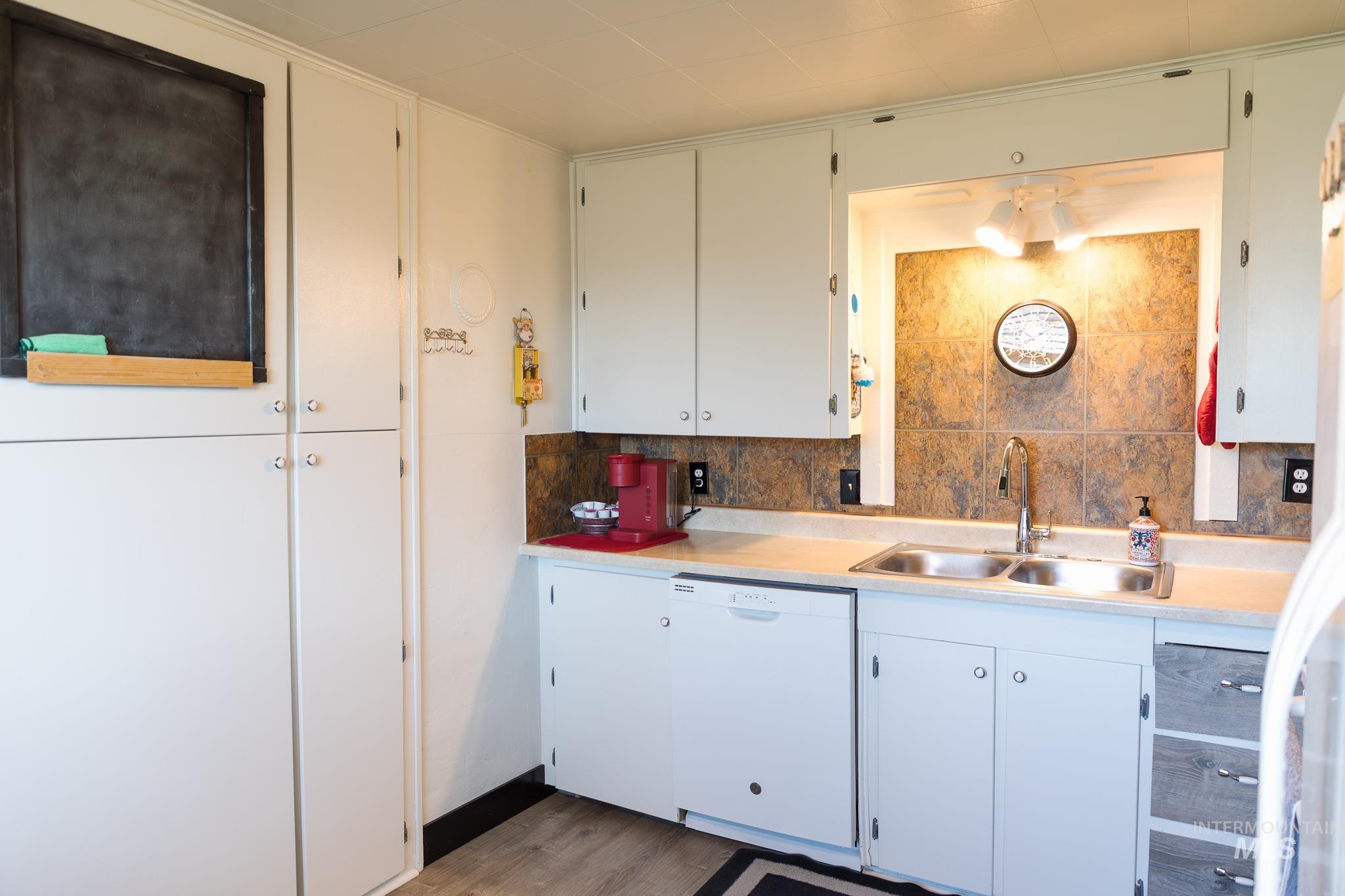 211 NE 3rd AVE, Ontario, Oregon 97914, 3 Bedrooms, 2 Bathrooms, Residential For Sale, Price $194,900, 98978821