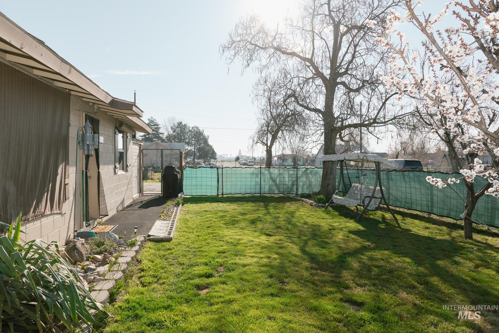 211 NE 3rd AVE, Ontario, Oregon 97914, 3 Bedrooms, 2 Bathrooms, Residential For Sale, Price $194,900, 98978821