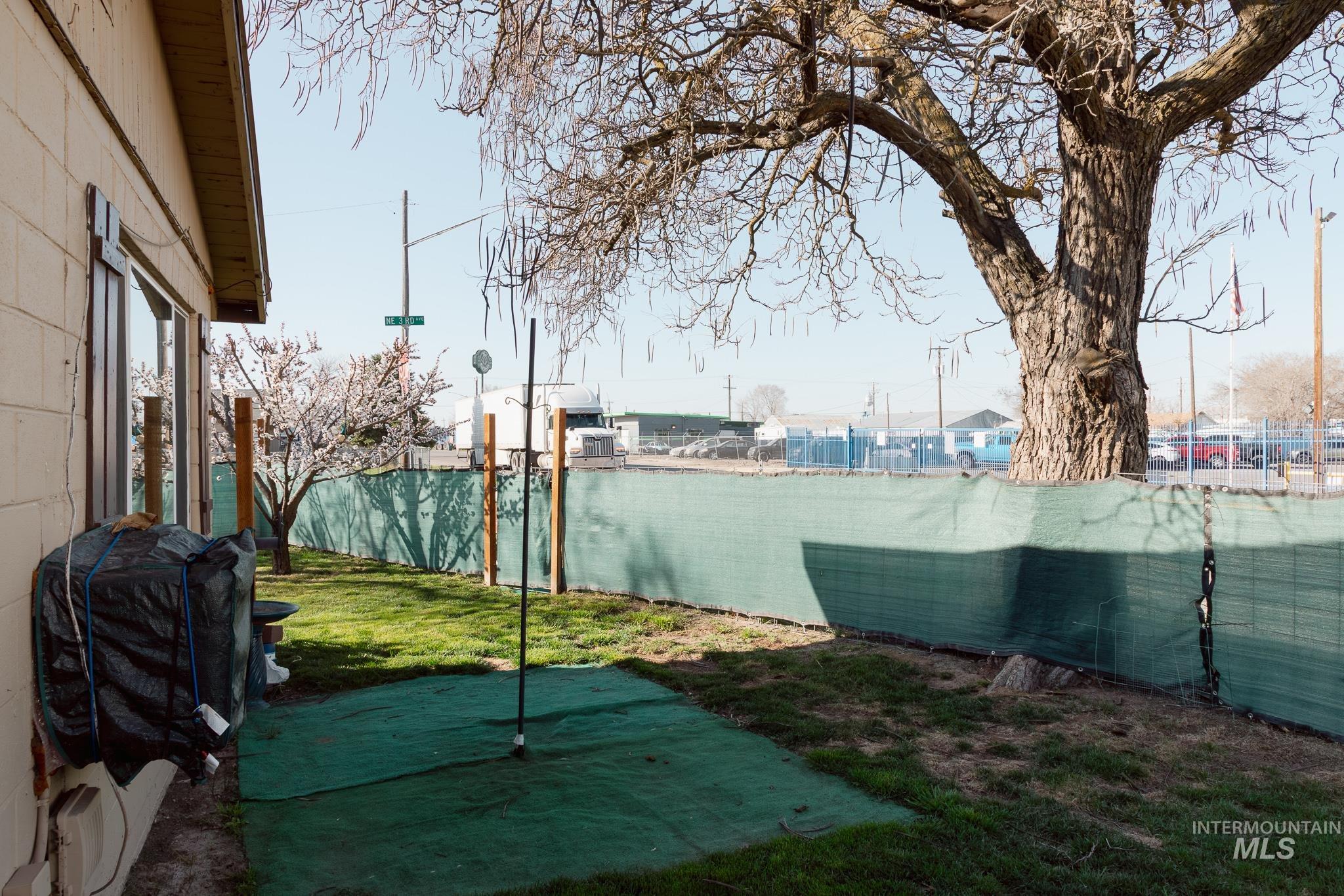 211 NE 3rd AVE, Ontario, Oregon 97914, 3 Bedrooms, 2 Bathrooms, Residential For Sale, Price $194,900, 98978821