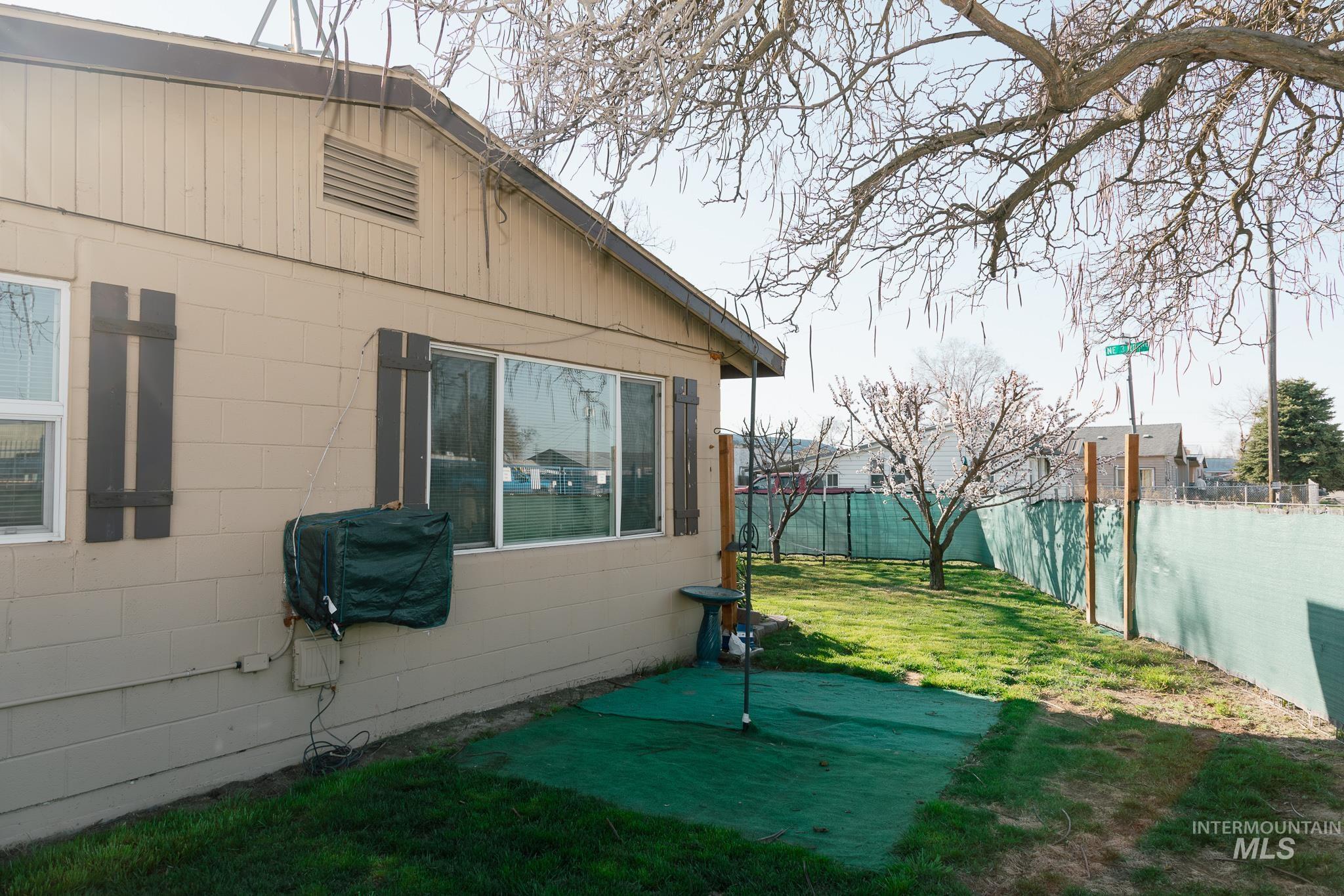 211 NE 3rd AVE, Ontario, Oregon 97914, 3 Bedrooms, 2 Bathrooms, Residential For Sale, Price $194,900, 98978821