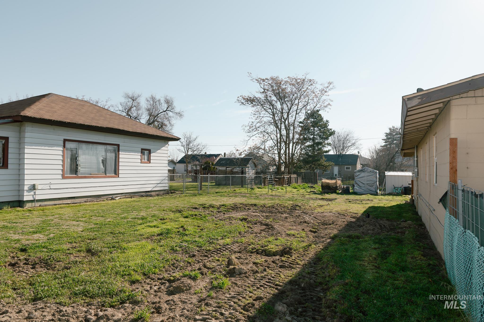 211 NE 3rd AVE, Ontario, Oregon 97914, 3 Bedrooms, 2 Bathrooms, Residential For Sale, Price $194,900, 98978821