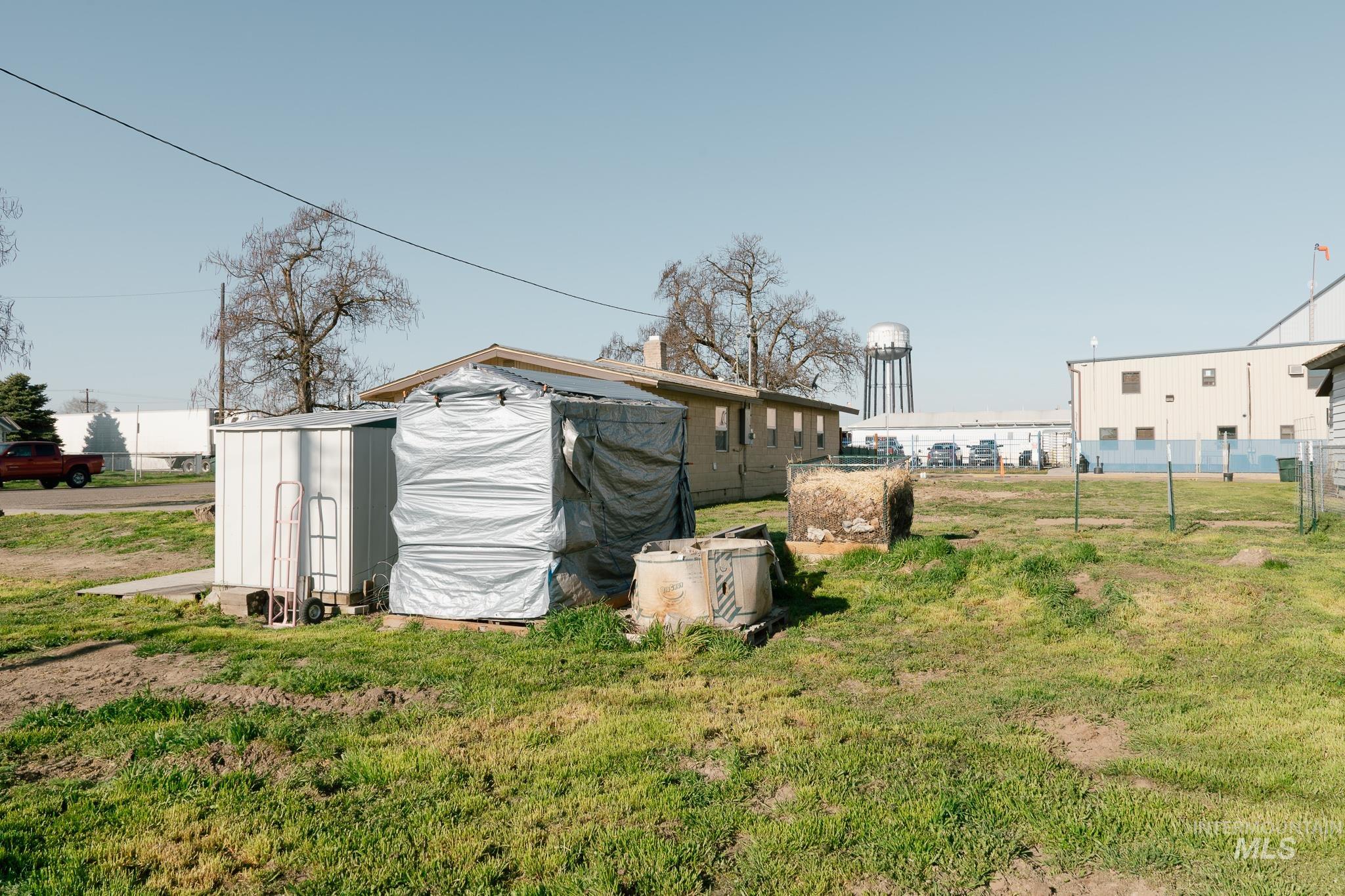 211 NE 3rd AVE, Ontario, Oregon 97914, 3 Bedrooms, 2 Bathrooms, Residential For Sale, Price $194,900, 98978821