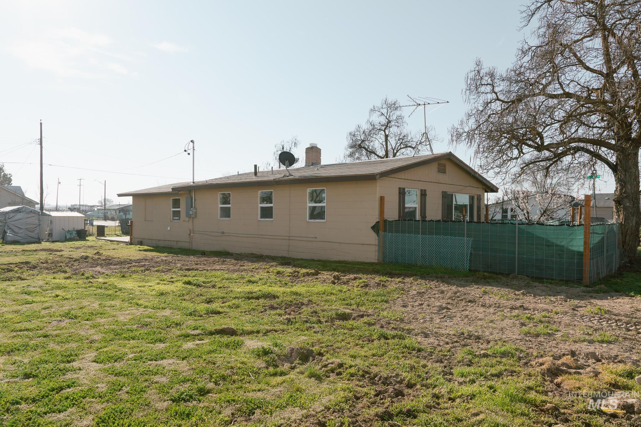 211 NE 3rd AVE, Ontario, Oregon 97914, 3 Bedrooms, 2 Bathrooms, Residential For Sale, Price $194,900, 98978821