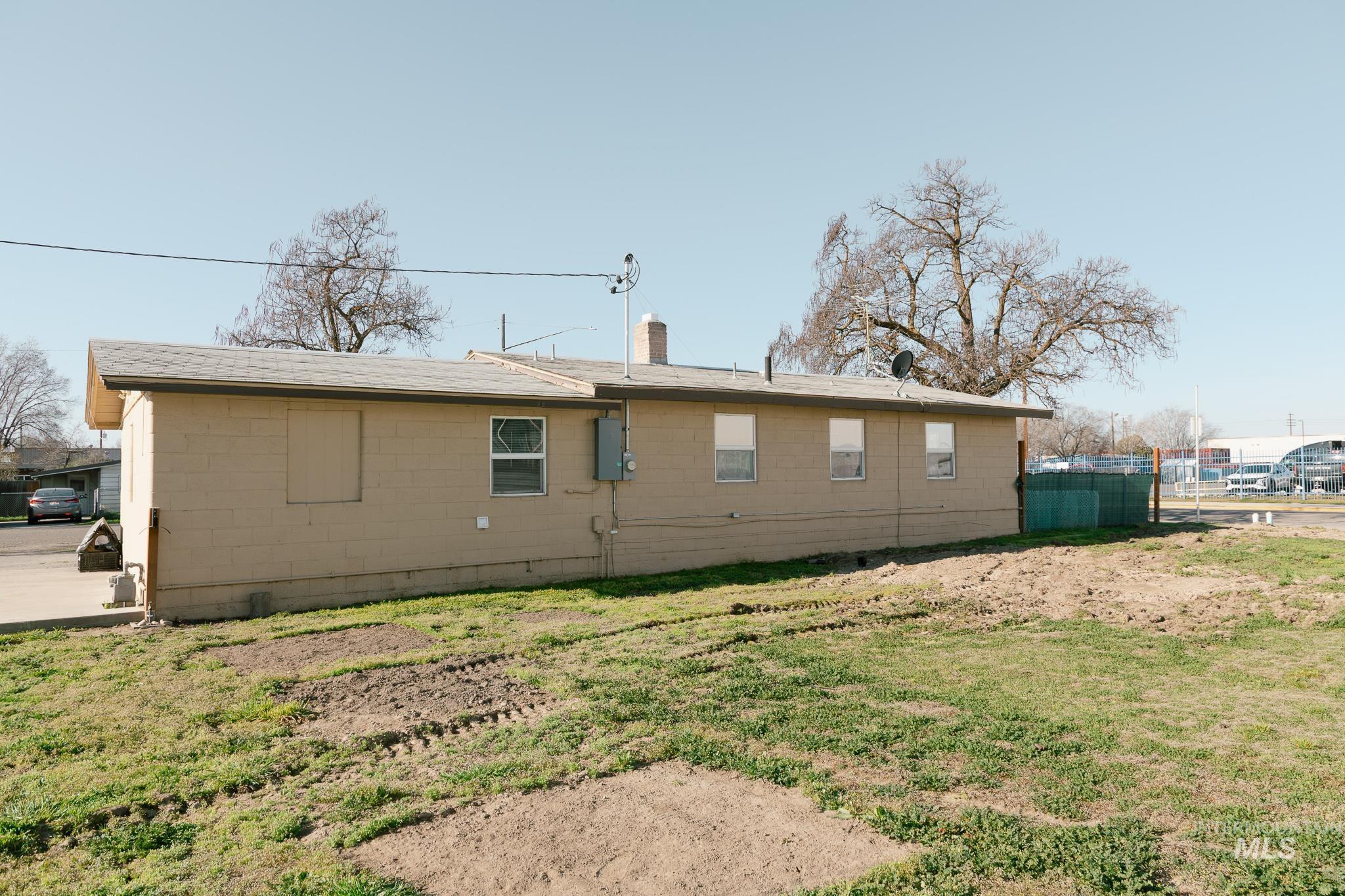 211 NE 3rd AVE, Ontario, Oregon 97914, 3 Bedrooms, 2 Bathrooms, Residential For Sale, Price $194,900, 98978821