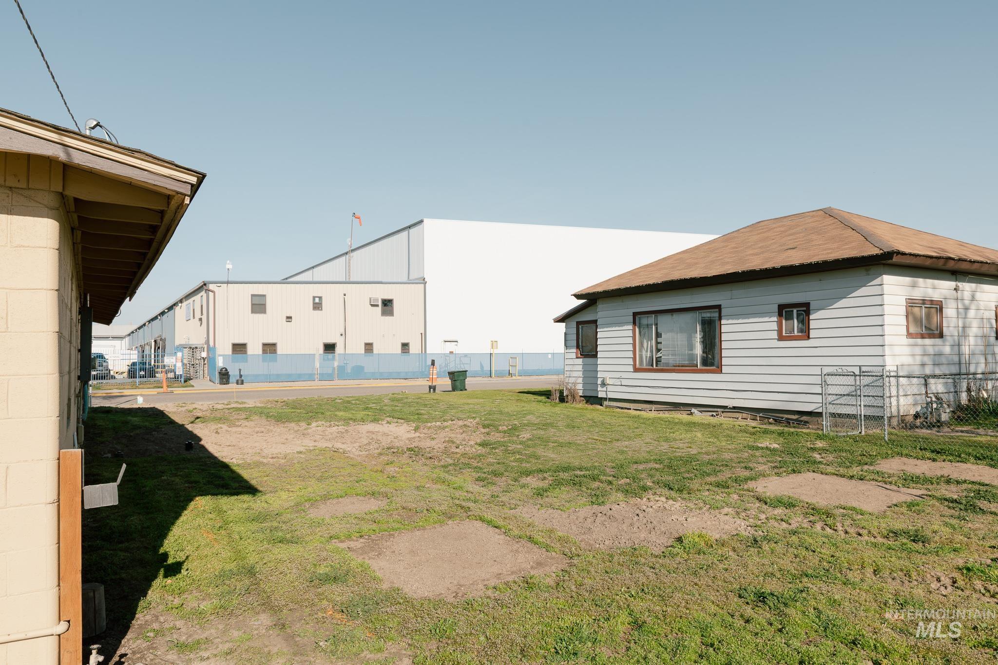 211 NE 3rd AVE, Ontario, Oregon 97914, 3 Bedrooms, 2 Bathrooms, Residential For Sale, Price $194,900, 98978821