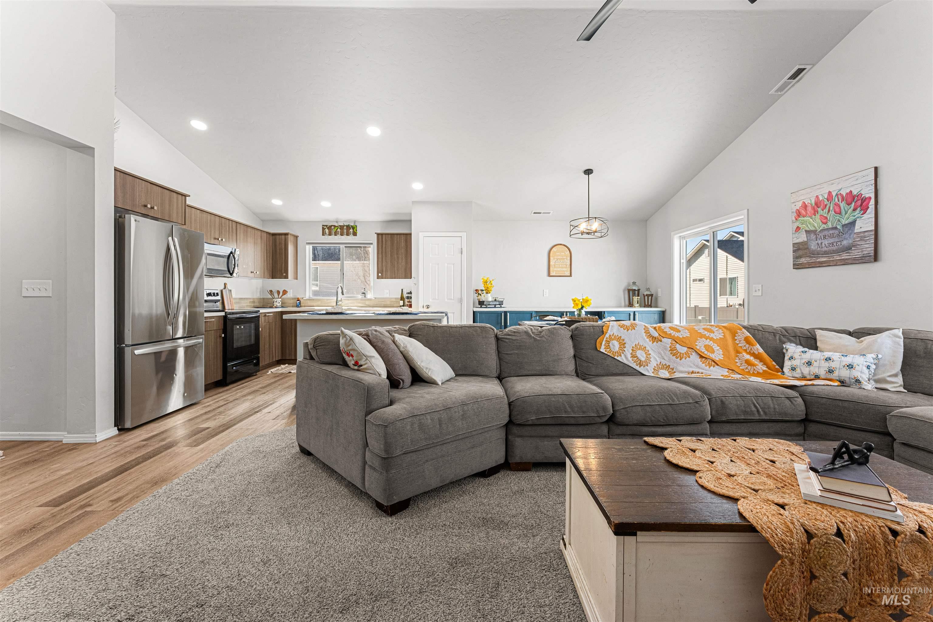 12342 Noreen St., Caldwell, Idaho 83607, 3 Bedrooms, 2 Bathrooms, Residential For Sale, Price $405,000, 98978823