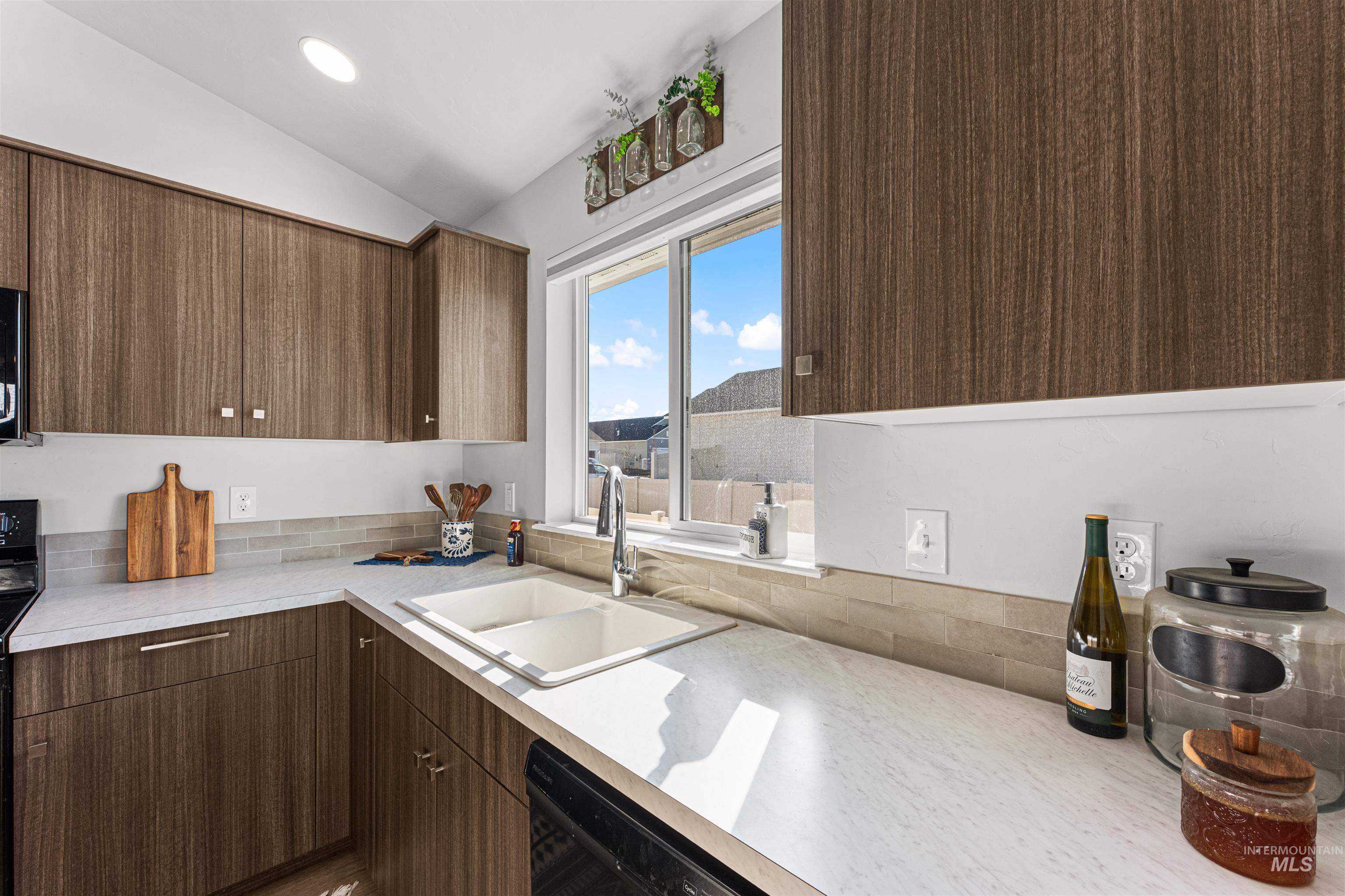 12342 Noreen St., Caldwell, Idaho 83607, 3 Bedrooms, 2 Bathrooms, Residential For Sale, Price $405,000, 98978823