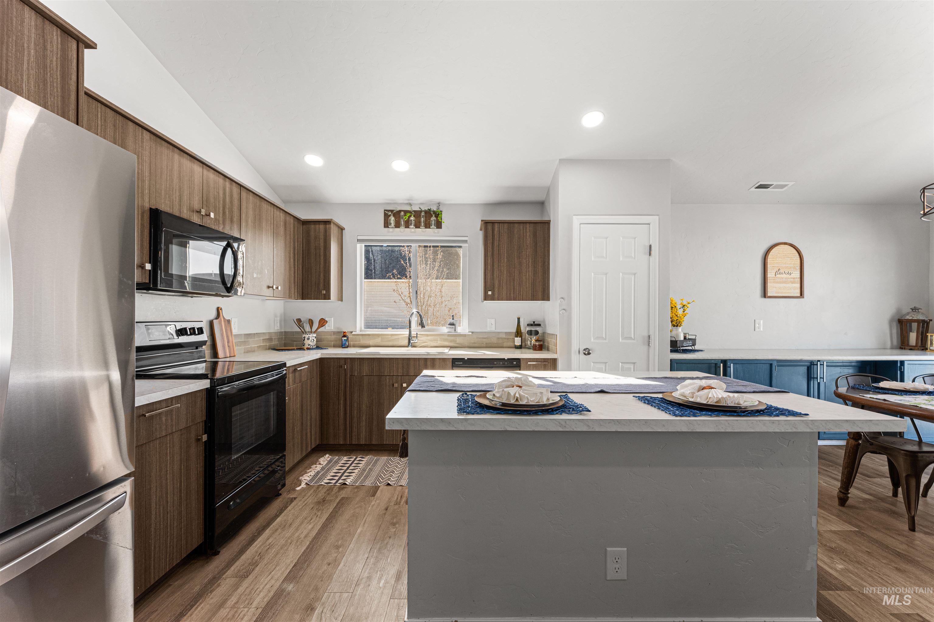 12342 Noreen St., Caldwell, Idaho 83607, 3 Bedrooms, 2 Bathrooms, Residential For Sale, Price $405,000, 98978823