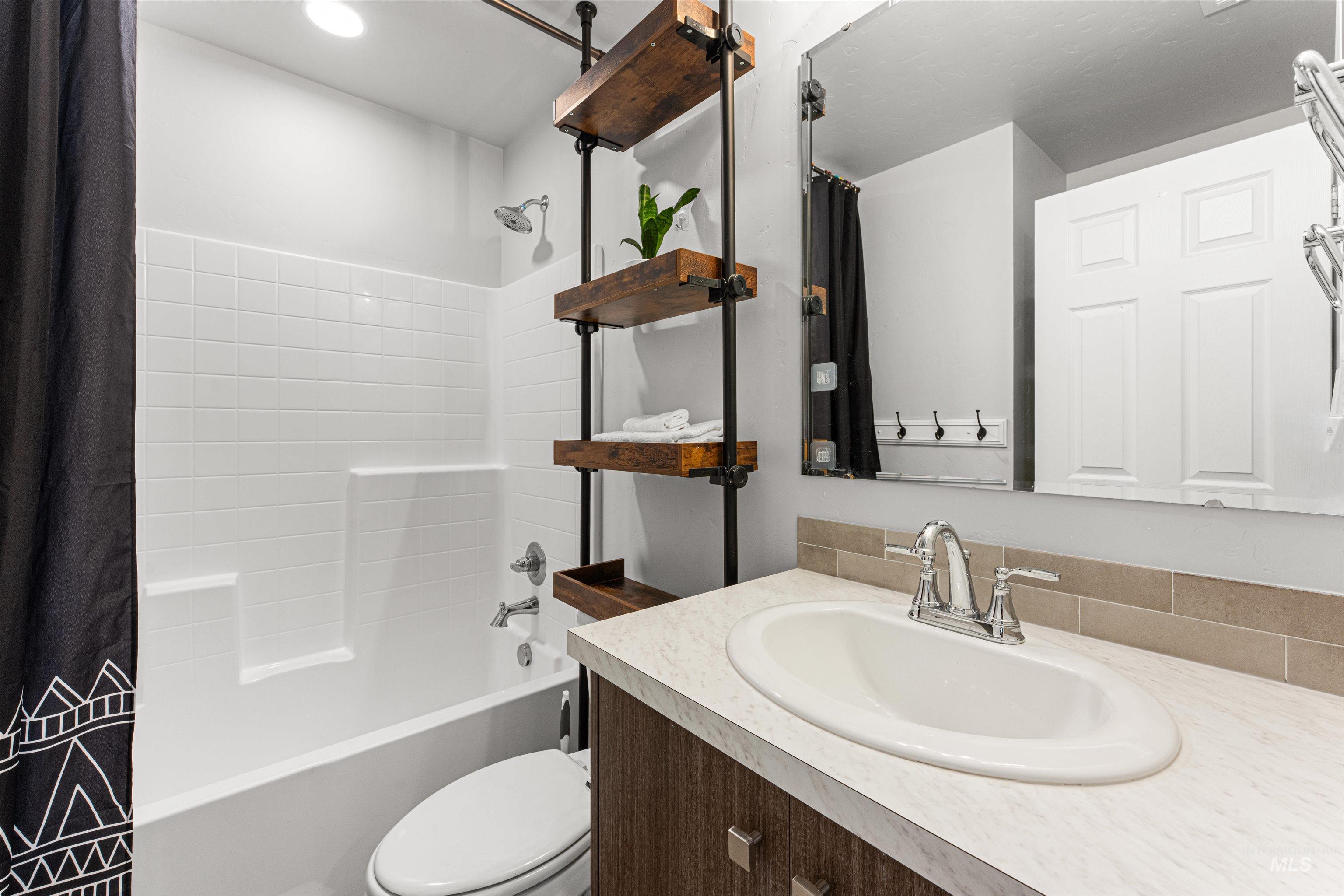 12342 Noreen St., Caldwell, Idaho 83607, 3 Bedrooms, 2 Bathrooms, Residential For Sale, Price $400,000,MLS 98978823