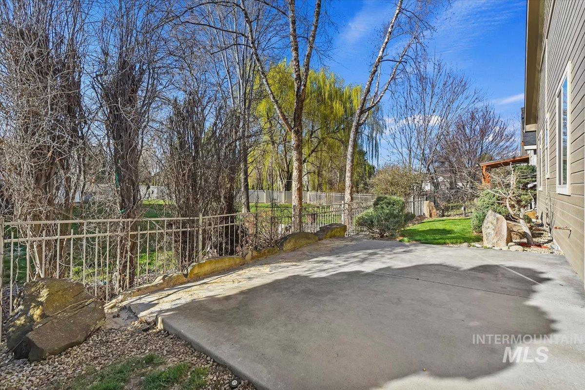 6374 W Mystic Cove Place, Garden City, Idaho 83714, 3 Bedrooms, 2 Bathrooms, Residential For Sale, Price $489,900, 98978828