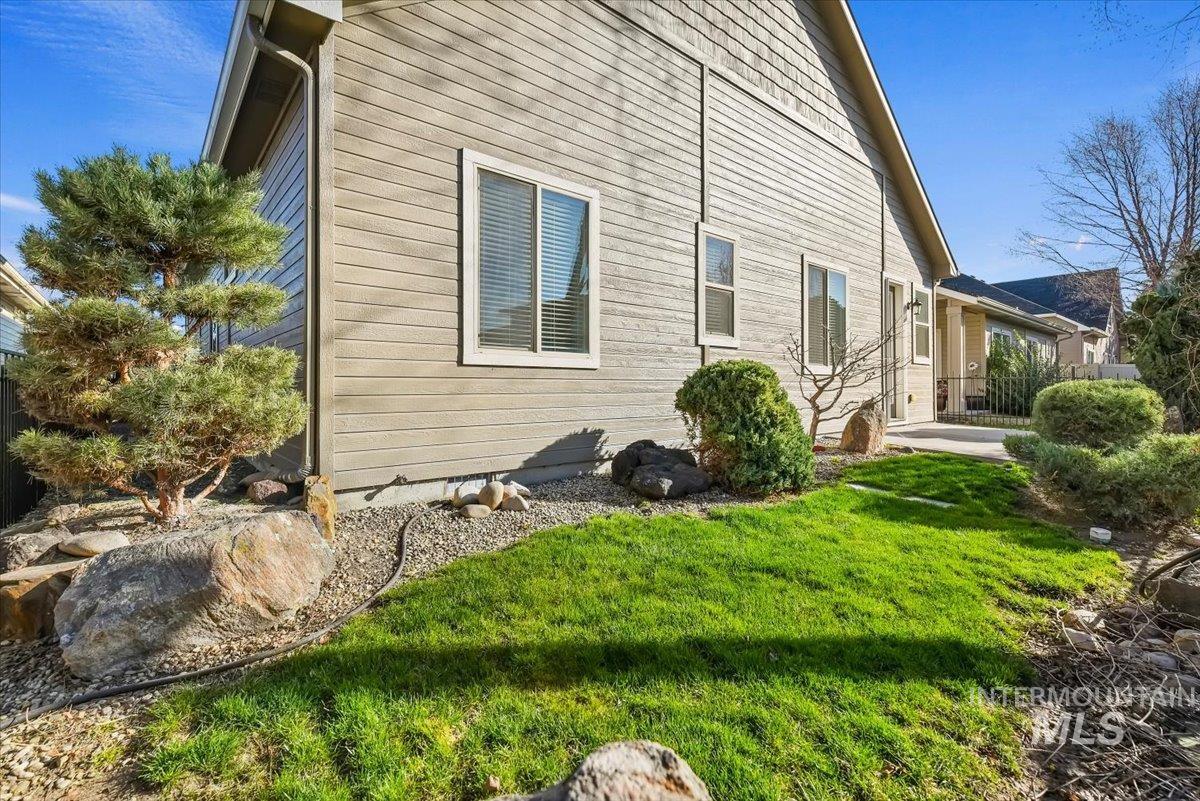 6374 W Mystic Cove Place, Garden City, Idaho 83714, 3 Bedrooms, 2 Bathrooms, Residential For Sale, Price $489,900, 98978828