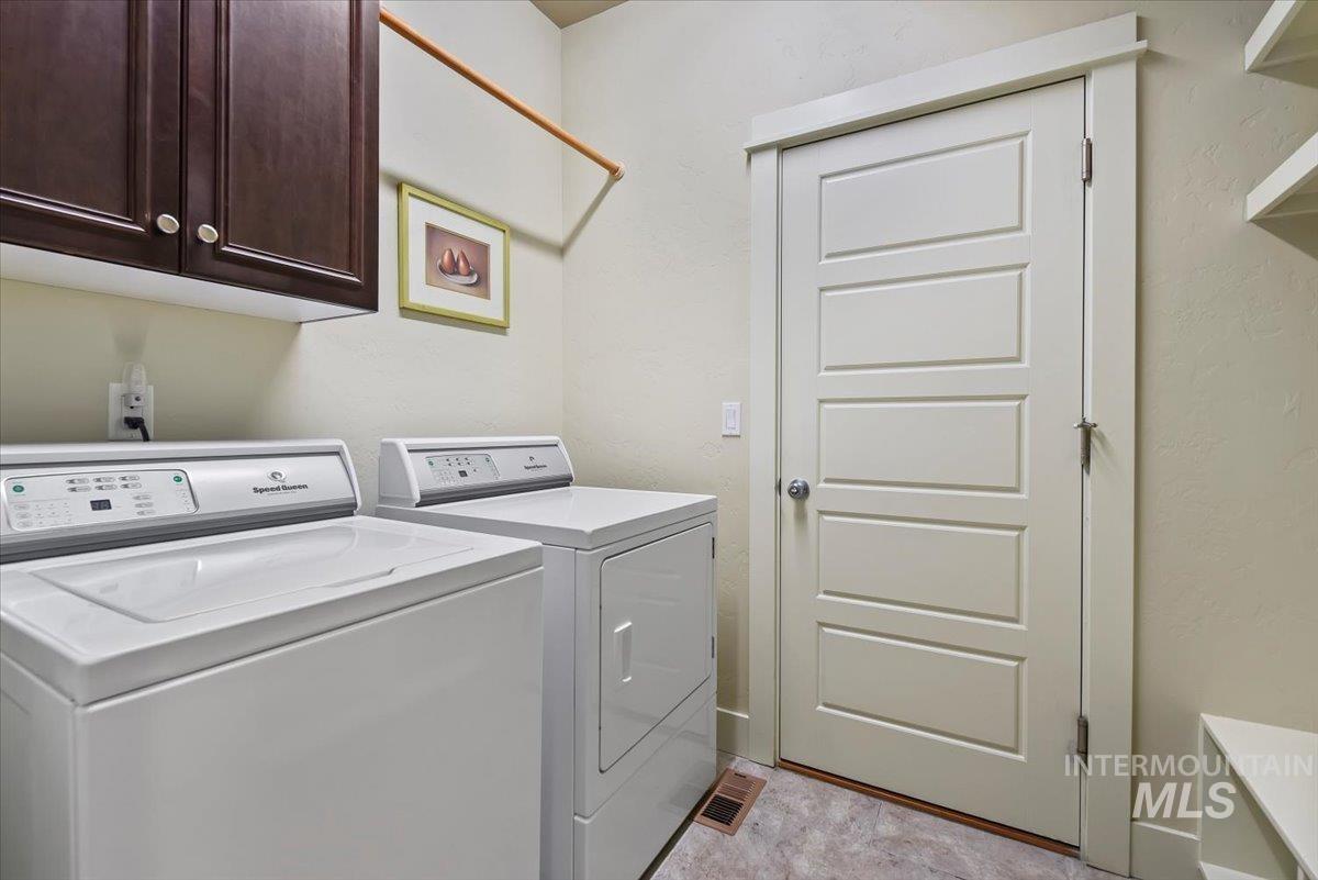 6374 W Mystic Cove Place, Garden City, Idaho 83714, 3 Bedrooms, 2 Bathrooms, Residential For Sale, Price $489,900, 98978828