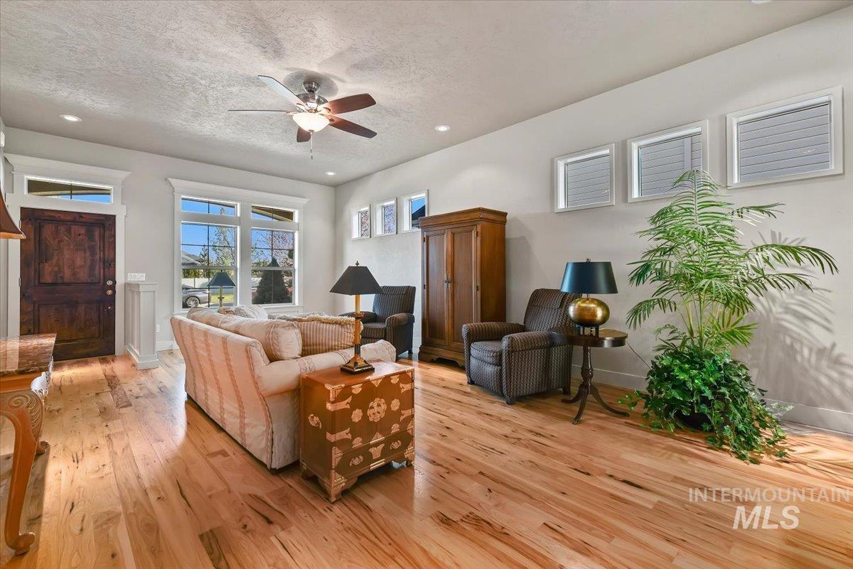 6374 W Mystic Cove Place, Garden City, Idaho 83714, 3 Bedrooms, 2 Bathrooms, Residential For Sale, Price $489,900, 98978828