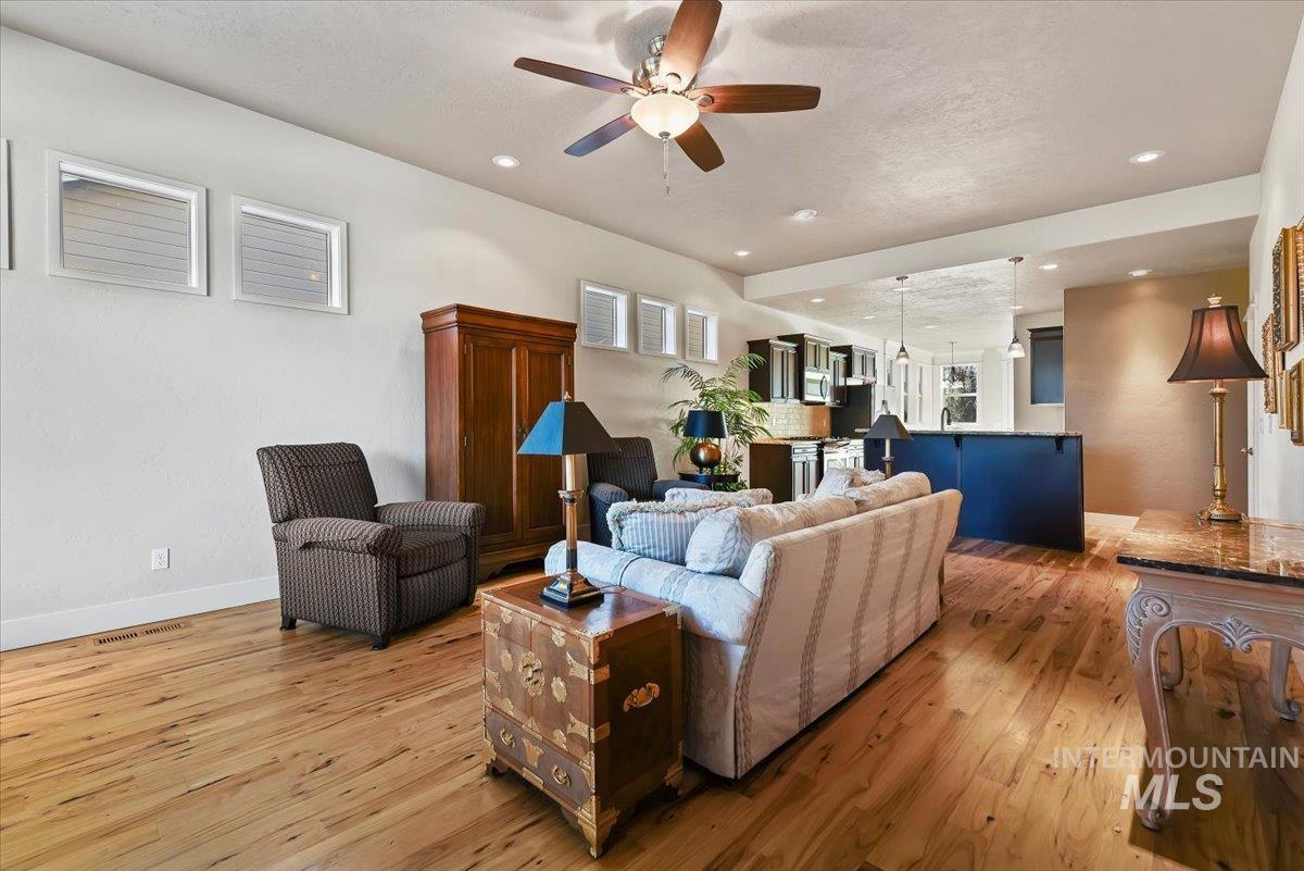 6374 W Mystic Cove Place, Garden City, Idaho 83714, 3 Bedrooms, 2 Bathrooms, Residential For Sale, Price $489,900, 98978828