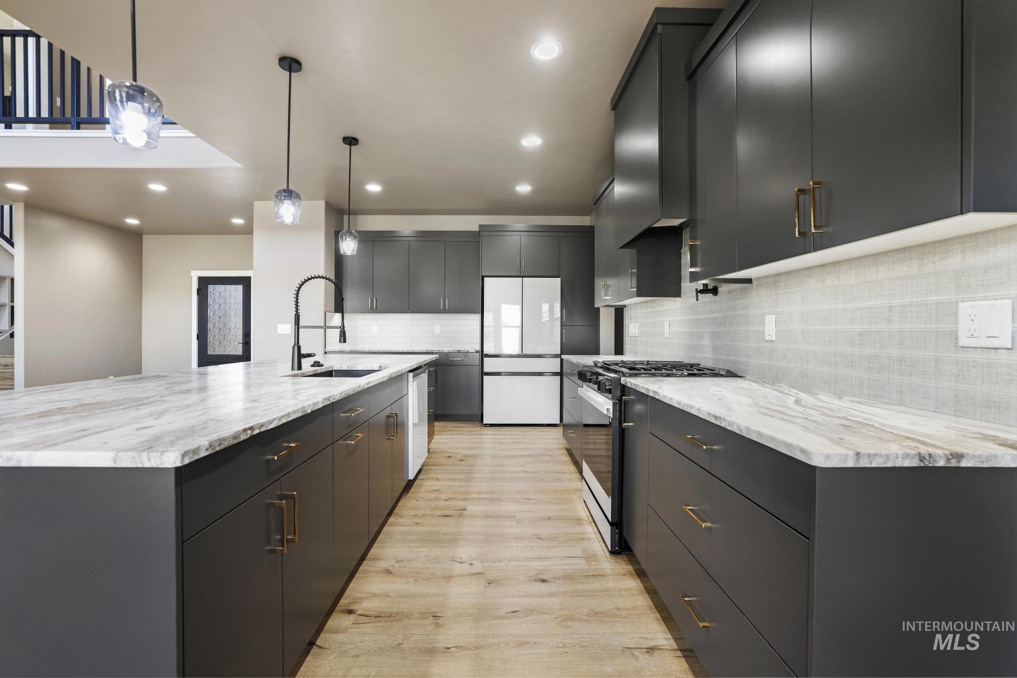 1580 Mary Alice Lake Way, Twin Falls, Idaho 83301-3425, 5 Bedrooms, 3.5 Bathrooms, Residential For Sale, Price $759,900,MLS 98978830