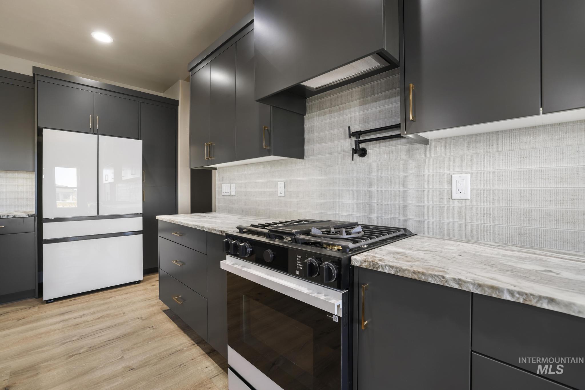 1580 Mary Alice Lake Way, Twin Falls, Idaho 83301-3425, 5 Bedrooms, 3.5 Bathrooms, Residential For Sale, Price $759,900,MLS 98978830