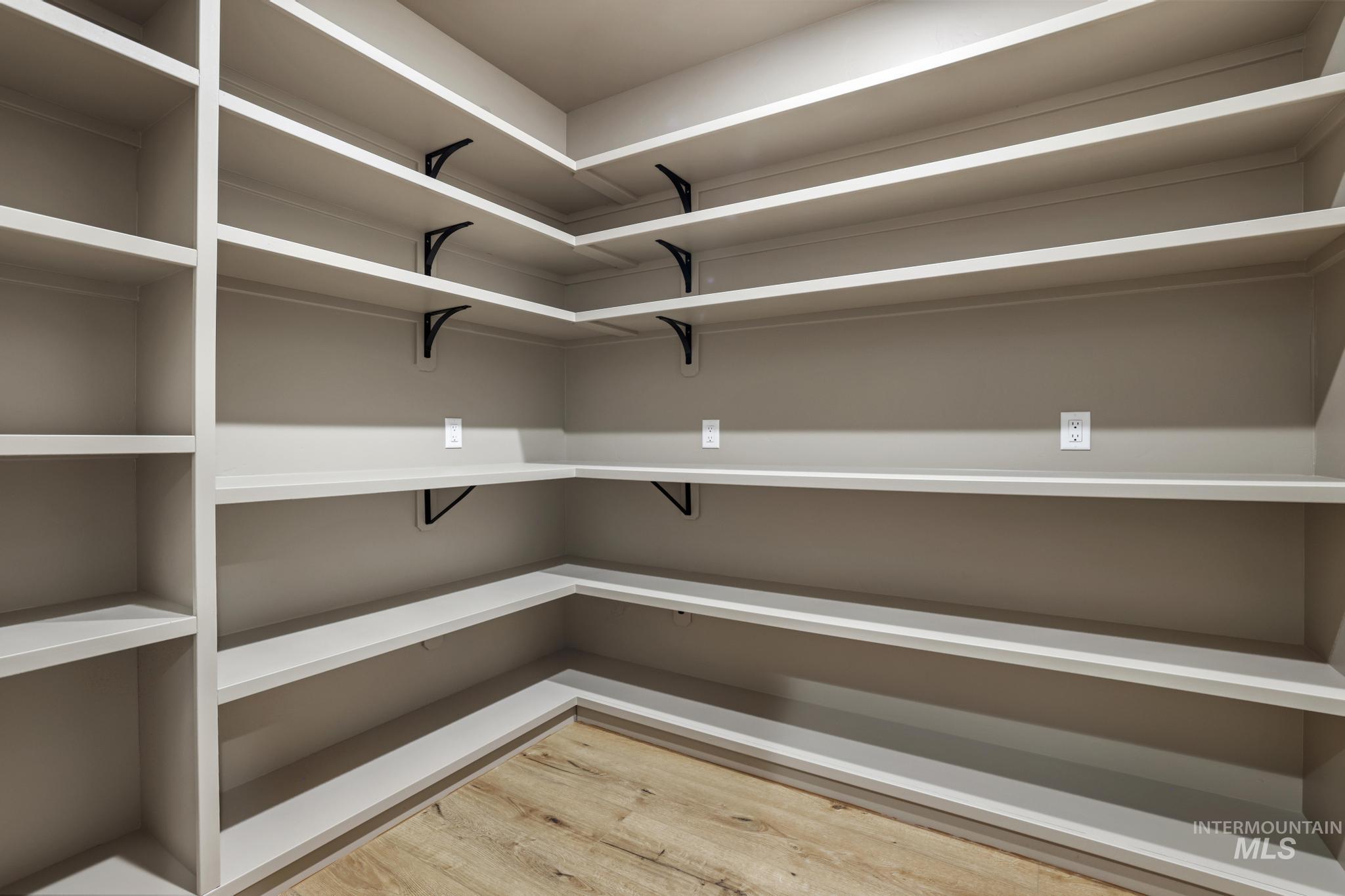 1580 Mary Alice Lake Way, Twin Falls, Idaho 83301-3425, 5 Bedrooms, 3.5 Bathrooms, Residential For Sale, Price $759,900,MLS 98978830