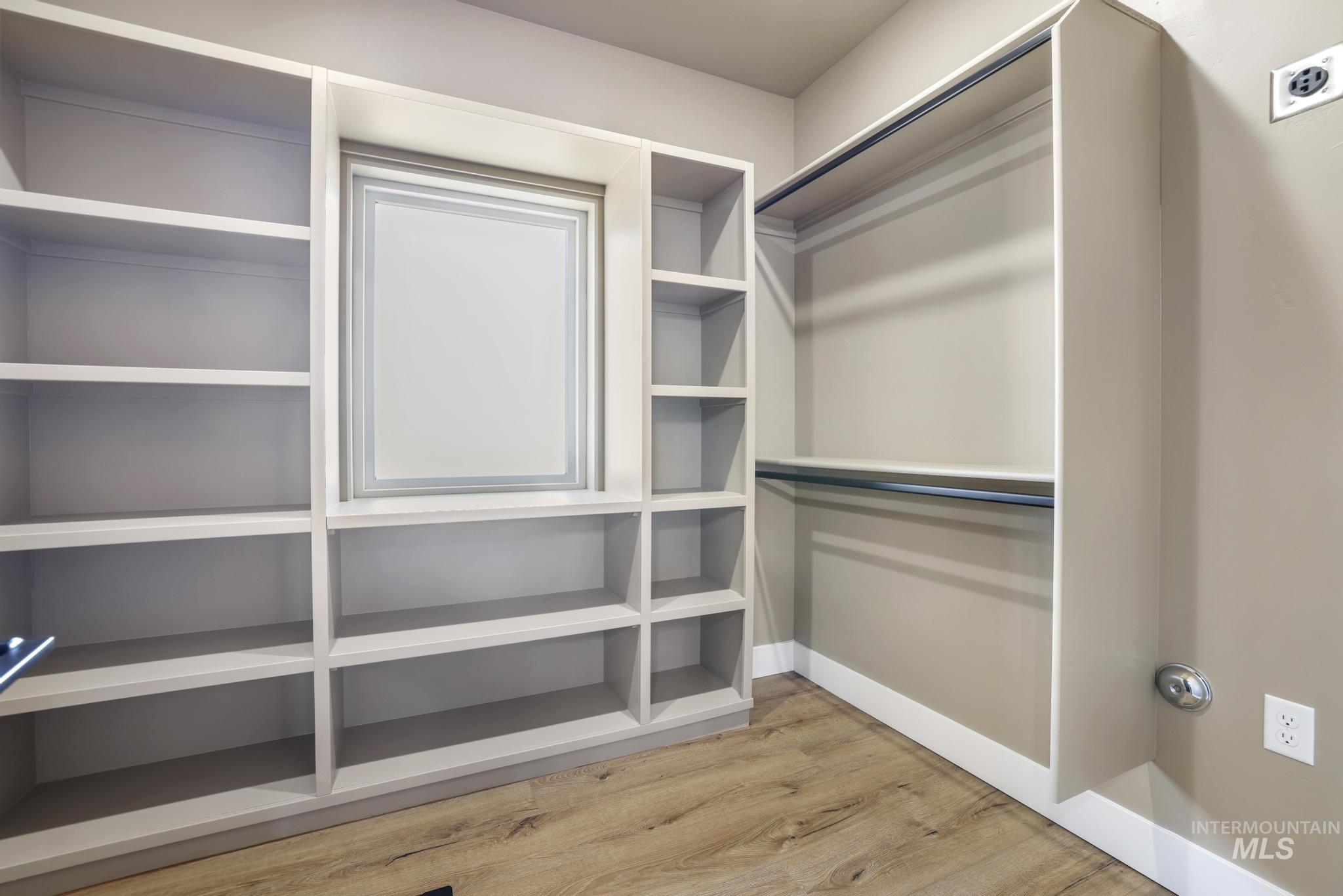 1580 Mary Alice Lake Way, Twin Falls, Idaho 83301-3425, 5 Bedrooms, 3.5 Bathrooms, Residential For Sale, Price $759,900,MLS 98978830