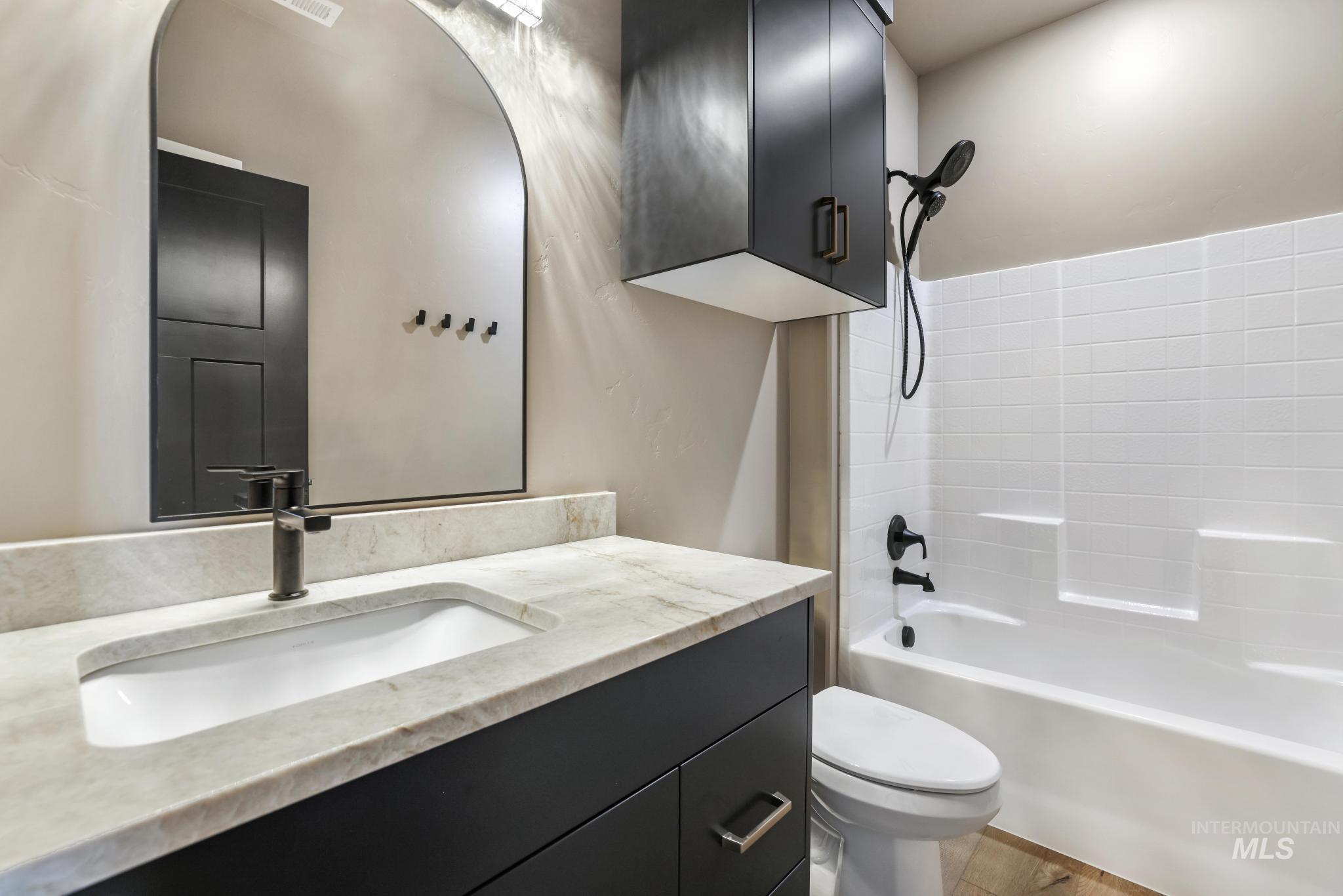 1580 Mary Alice Lake Way, Twin Falls, Idaho 83301-3425, 5 Bedrooms, 3.5 Bathrooms, Residential For Sale, Price $759,900,MLS 98978830