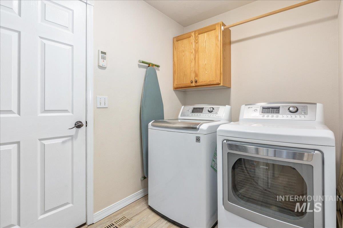 8688 W Mediterranean Ct, Boise, Idaho 83709, 3 Bedrooms, 2 Bathrooms, Residential For Sale, Price $599,900,MLS 98978833