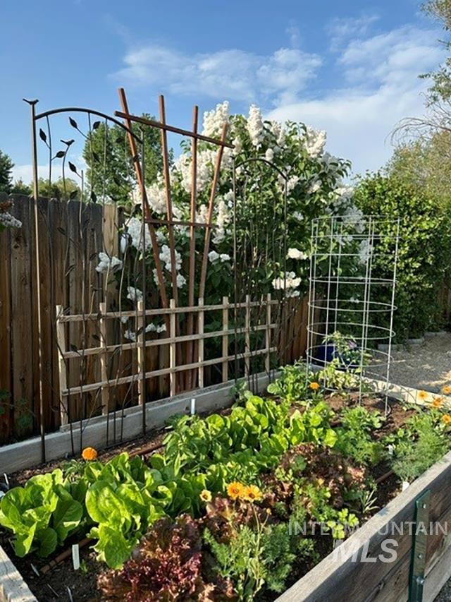 8688 W Mediterranean Ct, Boise, Idaho 83709, 3 Bedrooms, 2 Bathrooms, Residential For Sale, Price $599,900,MLS 98978833