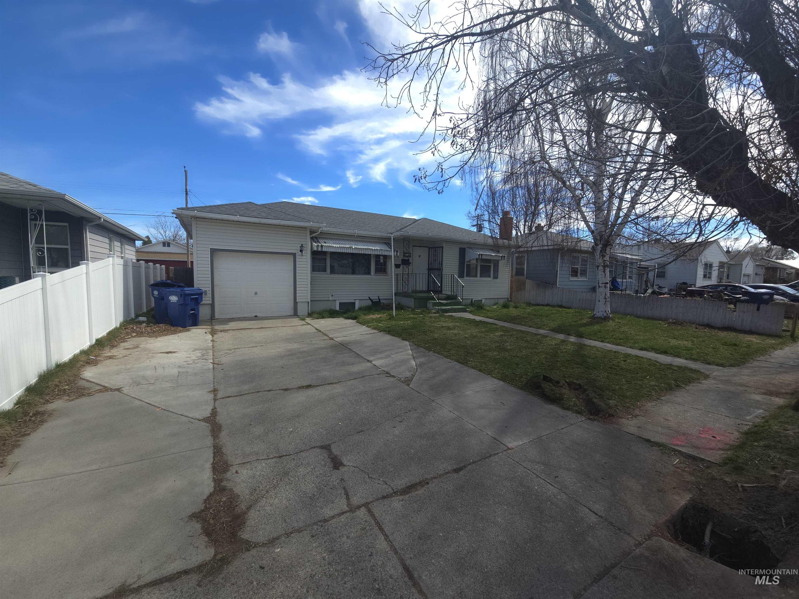 458 Rose St. N, Twin Falls, Idaho 83301, 4 Bedrooms, 2 Bathrooms, Residential For Sale, Price $310,000, 98978834