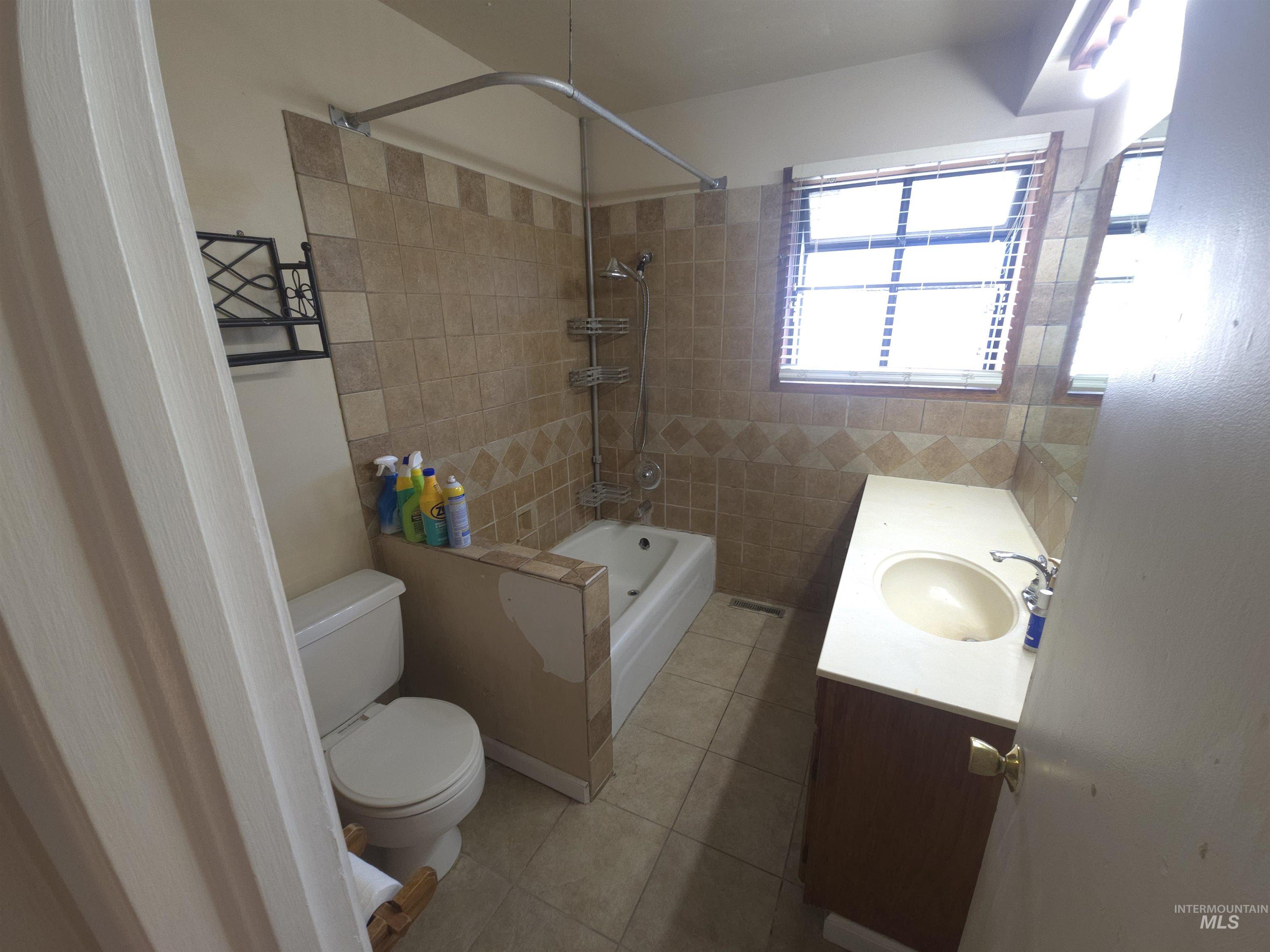 458 Rose St. N, Twin Falls, Idaho 83301, 4 Bedrooms, 2 Bathrooms, Residential For Sale, Price $310,000, 98978834