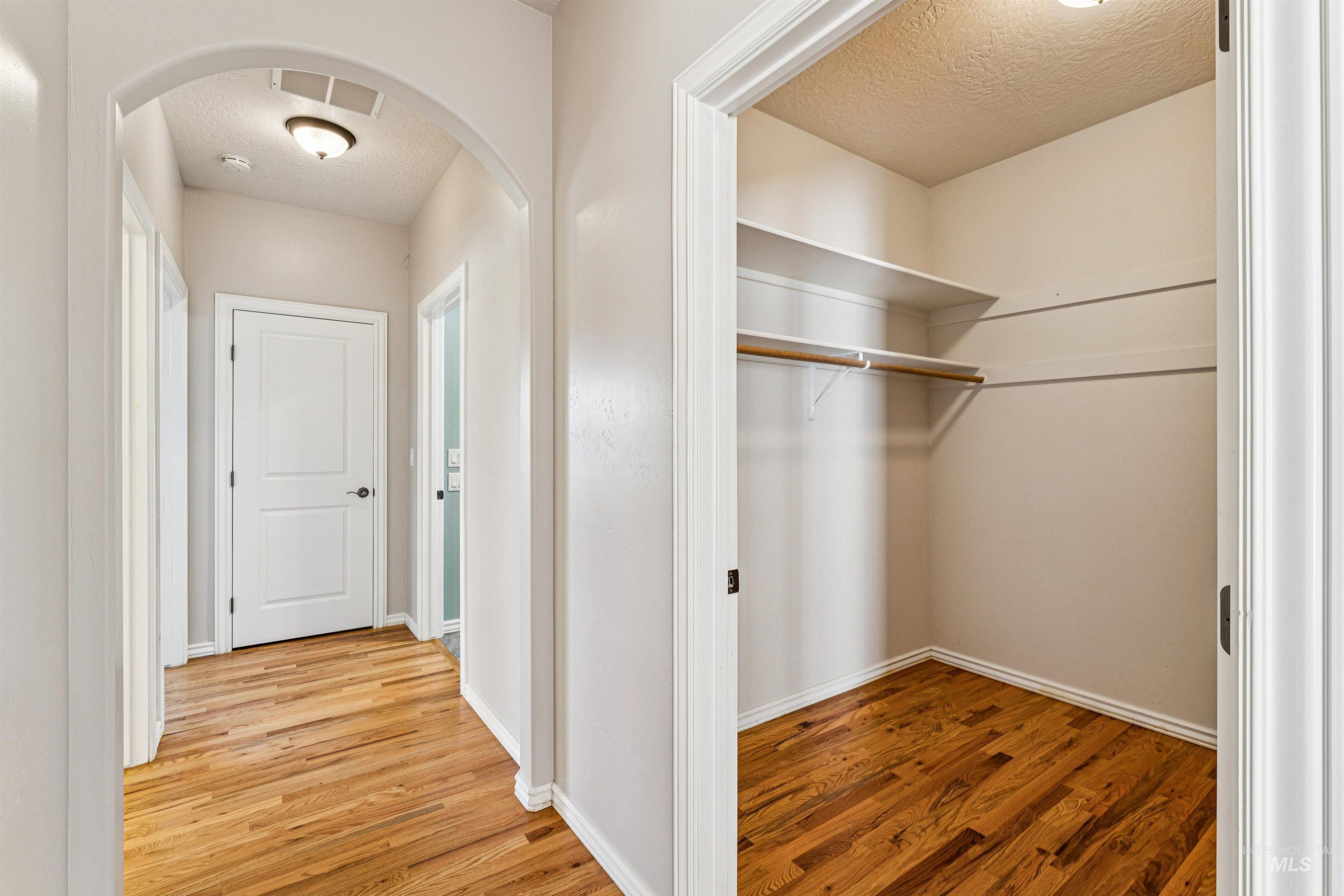 977 N Woodvalley, Eagle, Idaho 83616, 3 Bedrooms, 2.5 Bathrooms, Residential For Sale, Price $1,049,900,MLS 98978836