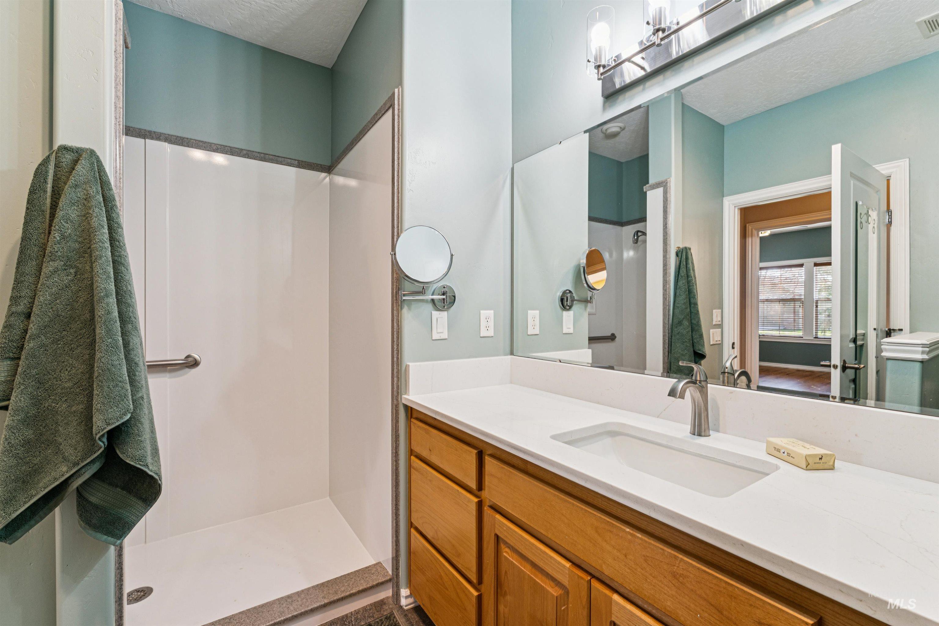 977 N Woodvalley, Eagle, Idaho 83616, 3 Bedrooms, 2.5 Bathrooms, Residential For Sale, Price $1,039,900,MLS 98978836