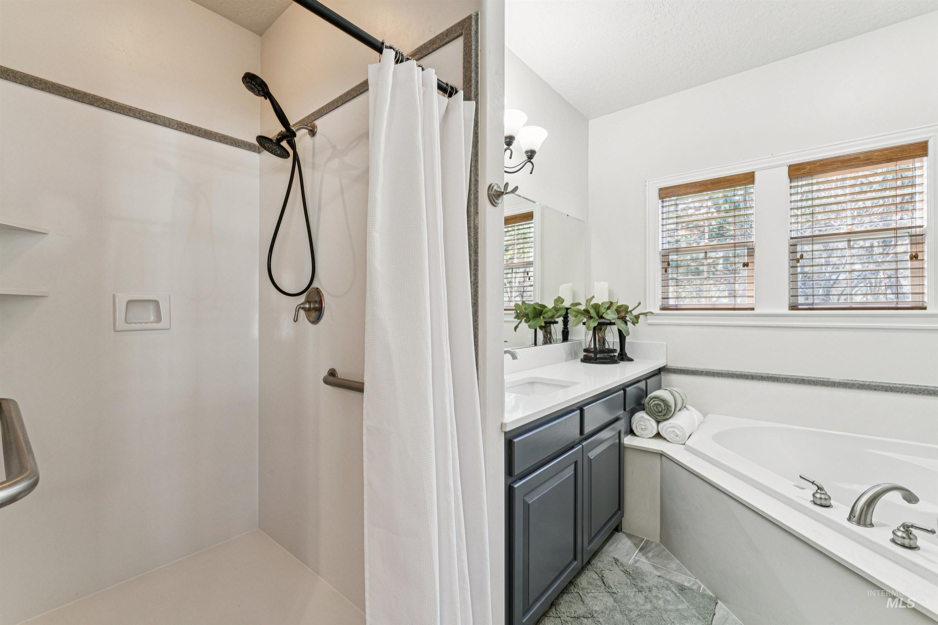 977 N Woodvalley, Eagle, Idaho 83616, 3 Bedrooms, 2.5 Bathrooms, Residential For Sale, Price $1,039,900,MLS 98978836