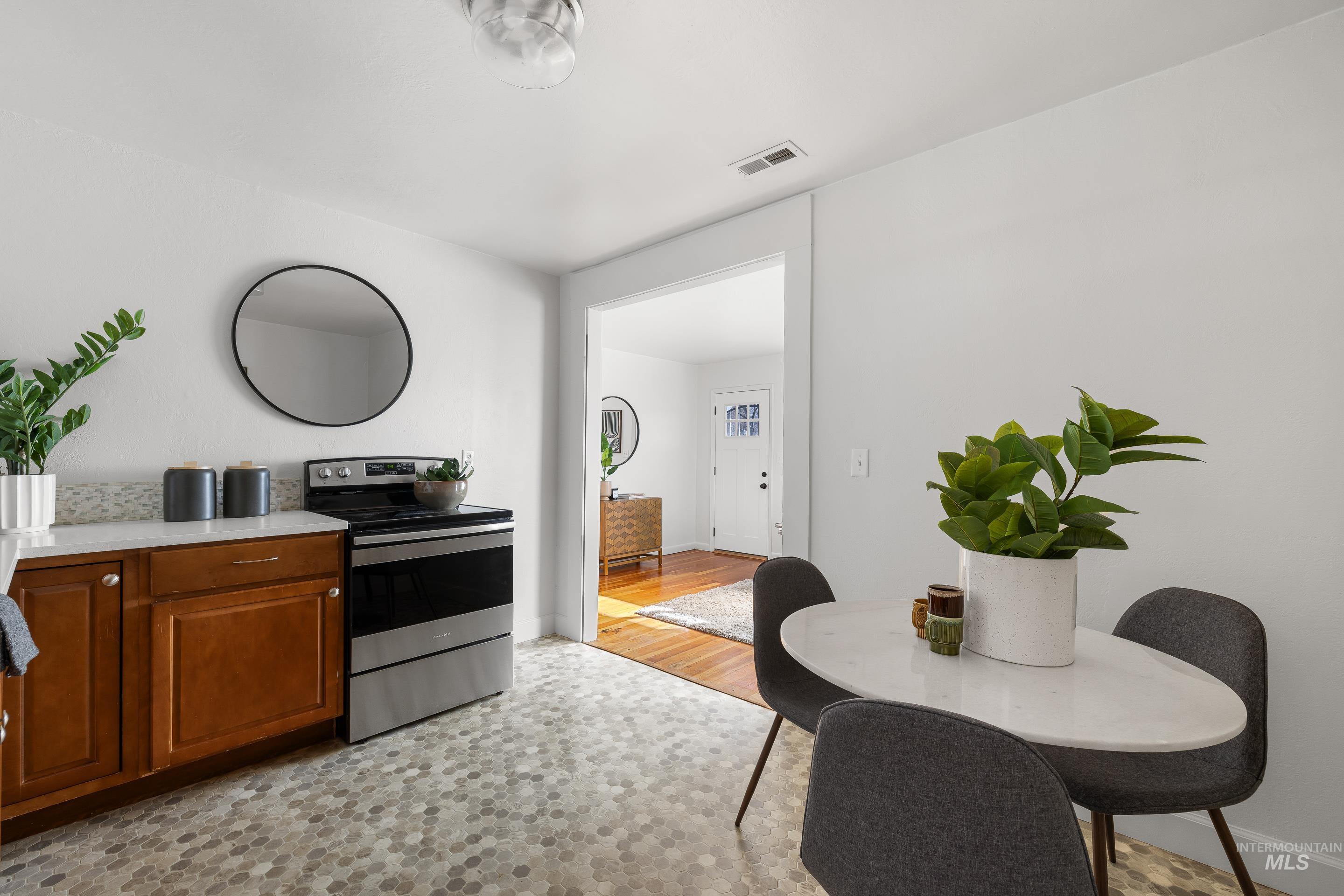 2131 S Atlantic St, Boise, Idaho 83705, 2 Bedrooms, 1 Bathroom, Residential For Sale, Price $315,000,MLS 98978840