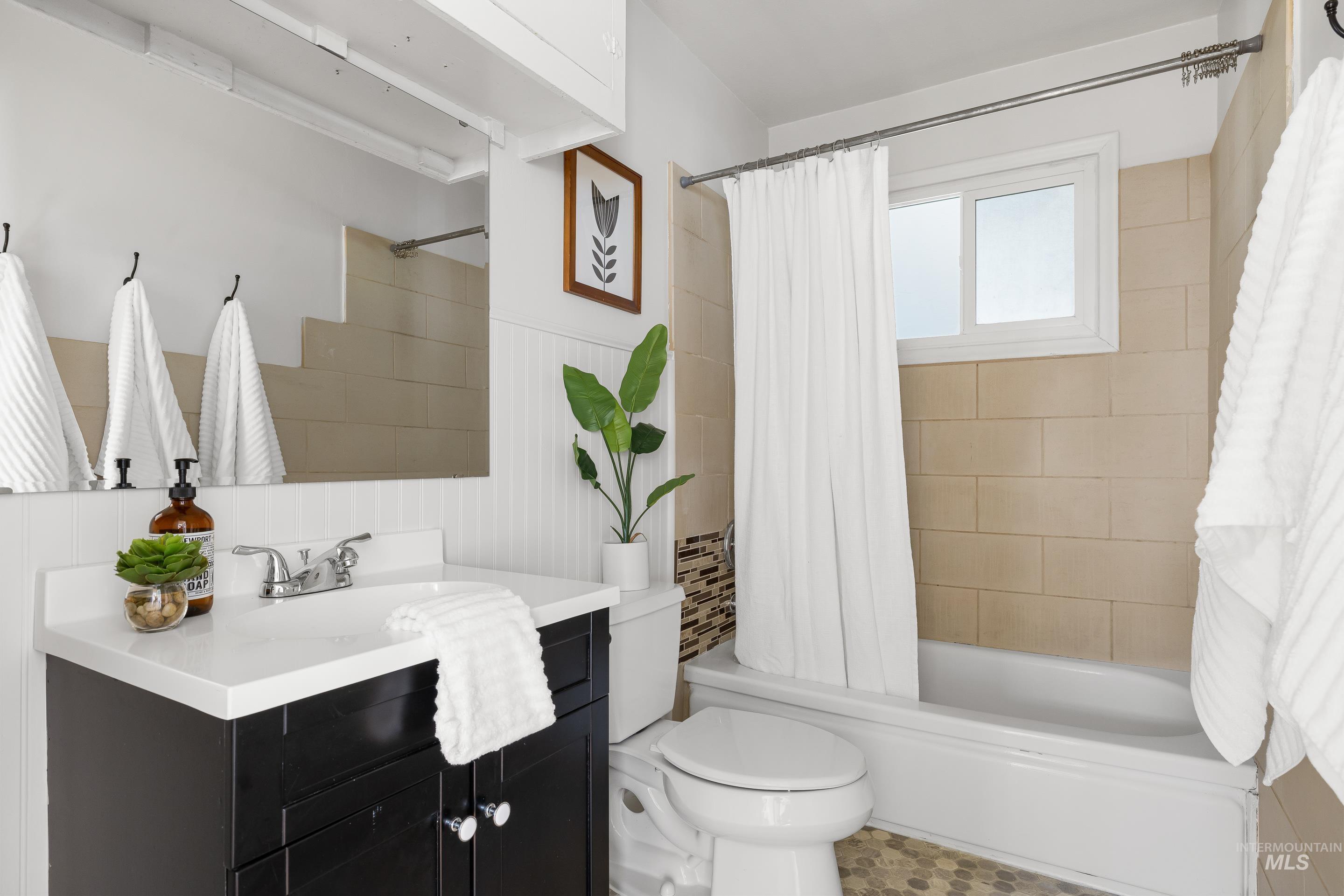 2131 S Atlantic St, Boise, Idaho 83705, 2 Bedrooms, 1 Bathroom, Residential For Sale, Price $315,000,MLS 98978840