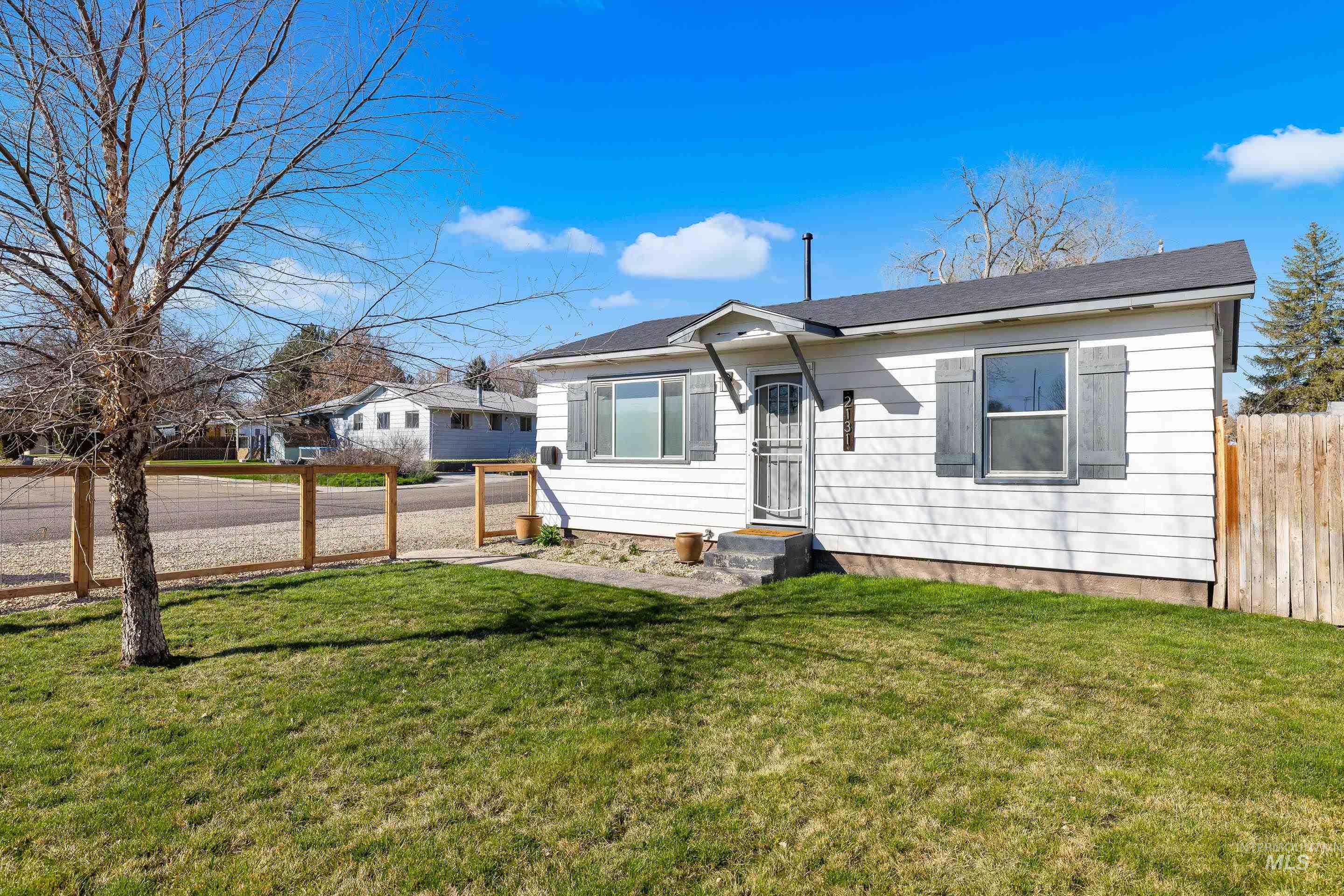 2131 S Atlantic St, Boise, Idaho 83705, 2 Bedrooms, 1 Bathroom, Residential For Sale, Price $315,000,MLS 98978840