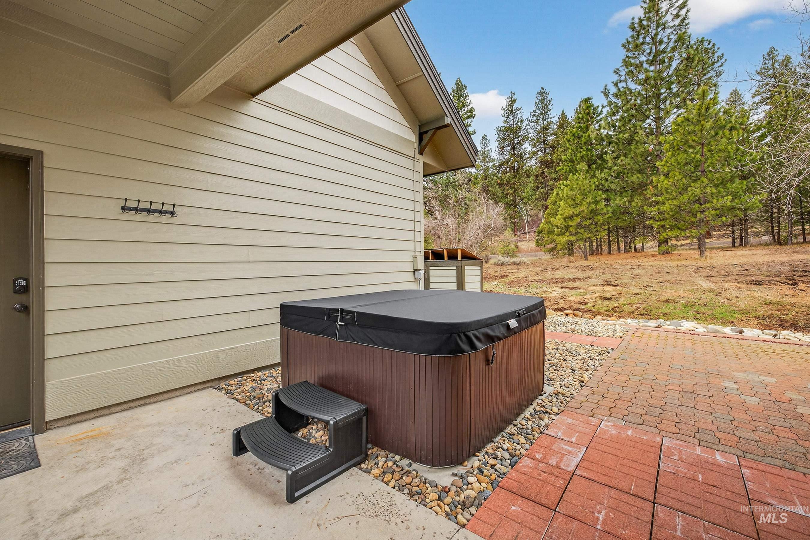 3901 Ponderosa Court, New Meadows, Idaho 83654, 3 Bedrooms, 2 Bathrooms, Residential For Sale, Price $889,000,MLS 98978845