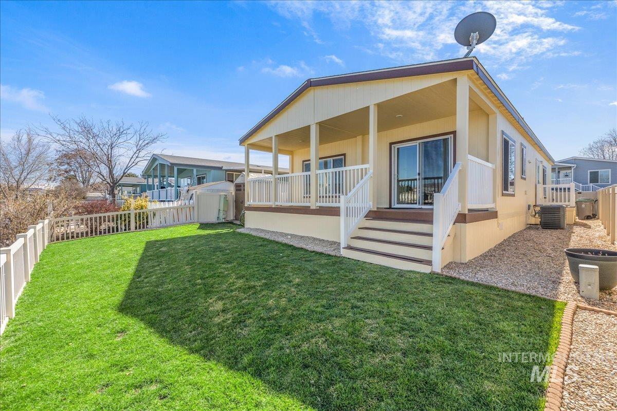 2164 Blue Spruce Ln, Boise, Idaho 83716, 3 Bedrooms, 2 Bathrooms, Residential For Sale, Price $229,999,MLS 98978846