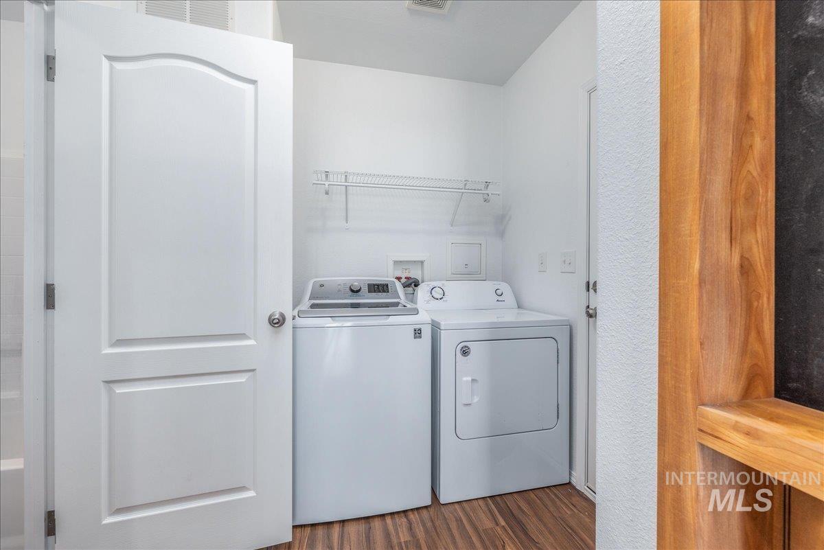 2164 Blue Spruce Ln, Boise, Idaho 83716, 3 Bedrooms, 2 Bathrooms, Residential For Sale, Price $229,999,MLS 98978846