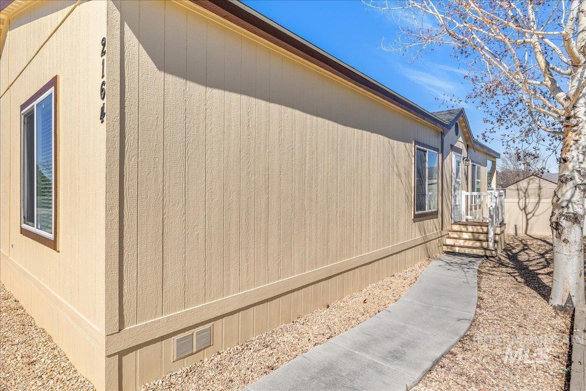 2164 Blue Spruce Ln, Boise, Idaho 83716, 3 Bedrooms, 2 Bathrooms, Residential For Sale, Price $229,999,MLS 98978846