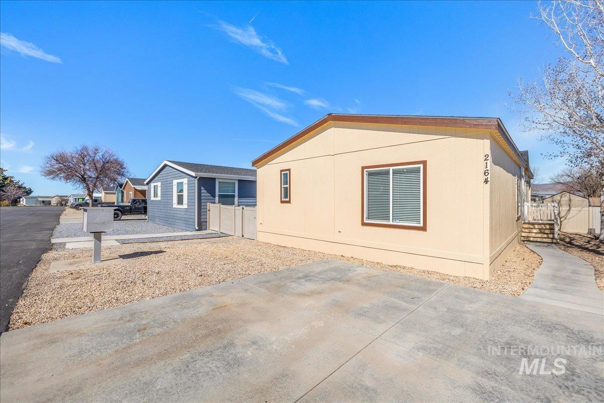 2164 Blue Spruce Ln, Boise, Idaho 83716, 3 Bedrooms, 2 Bathrooms, Residential For Sale, Price $229,999,MLS 98978846