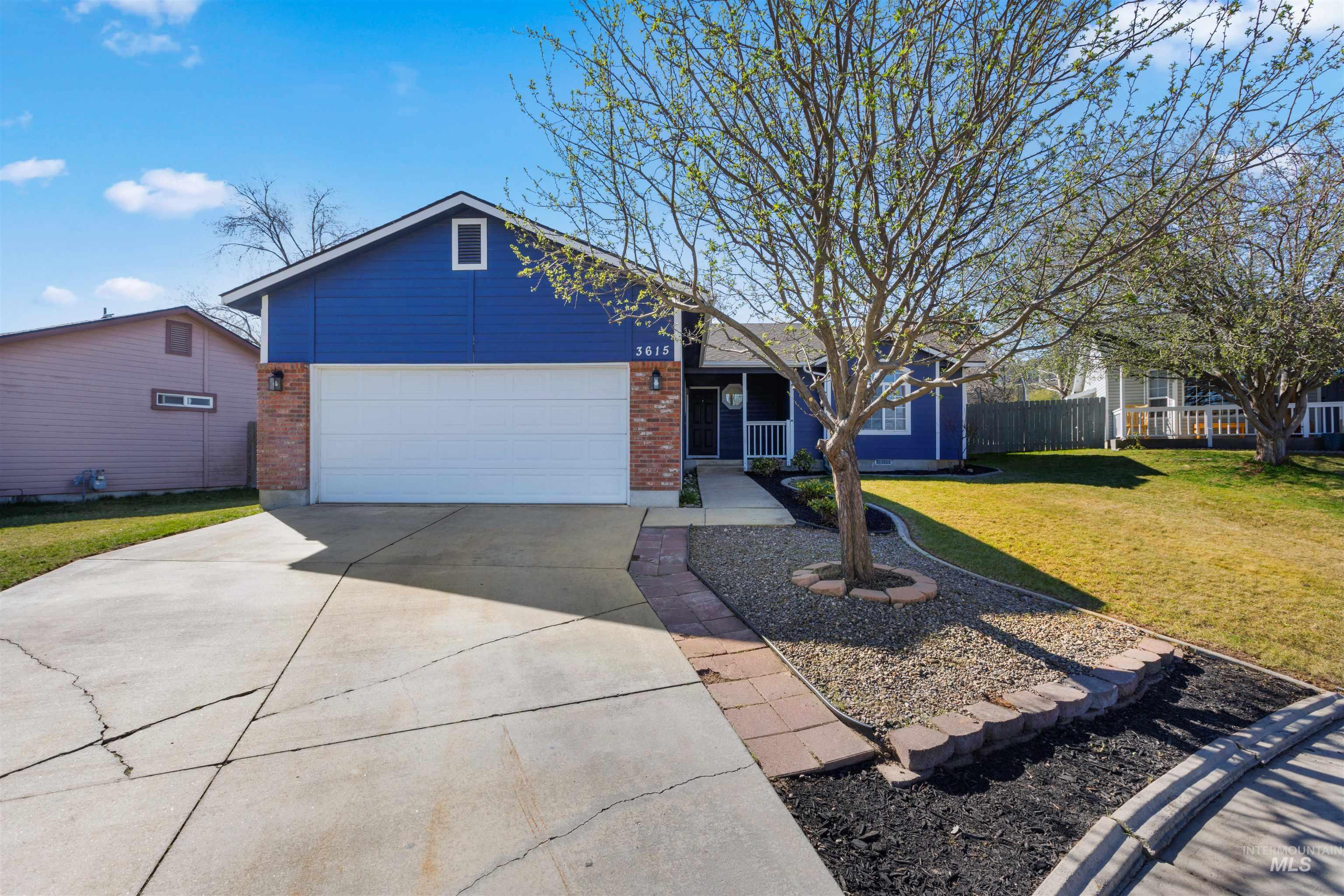 3615 S Carbondale Place, Meridian, Idaho 83642, 3 Bedrooms, 2 Bathrooms, Residential For Sale, Price $379,900,MLS 98978848