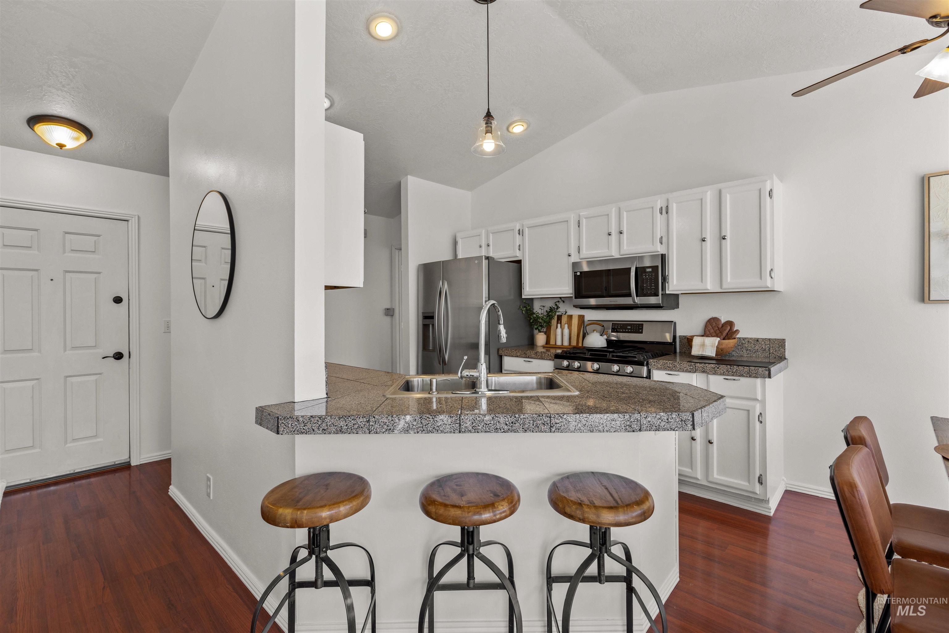 3615 S Carbondale Place, Meridian, Idaho 83642, 3 Bedrooms, 2 Bathrooms, Residential For Sale, Price $379,900,MLS 98978848