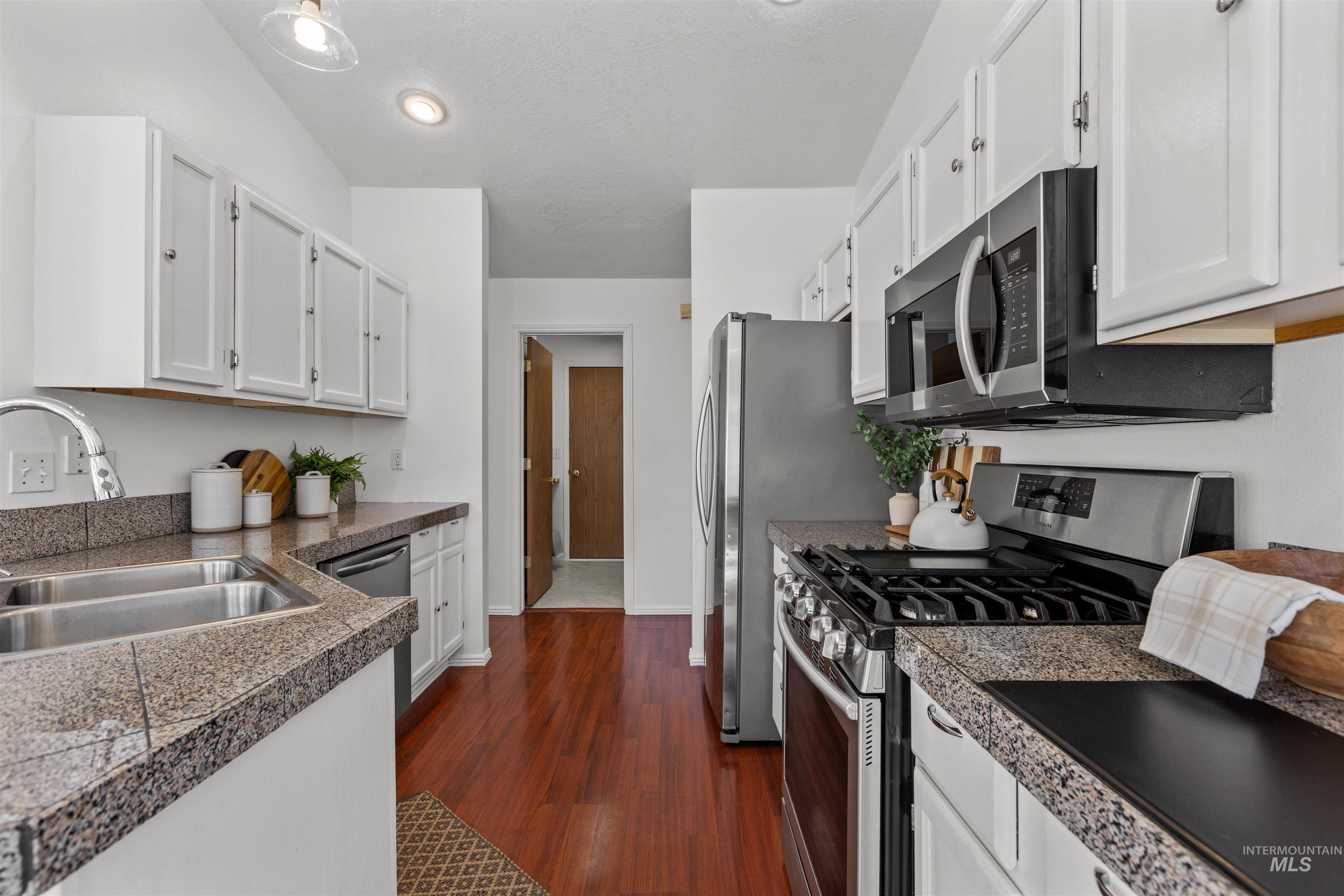 3615 S Carbondale Place, Meridian, Idaho 83642, 3 Bedrooms, 2 Bathrooms, Residential For Sale, Price $379,900,MLS 98978848