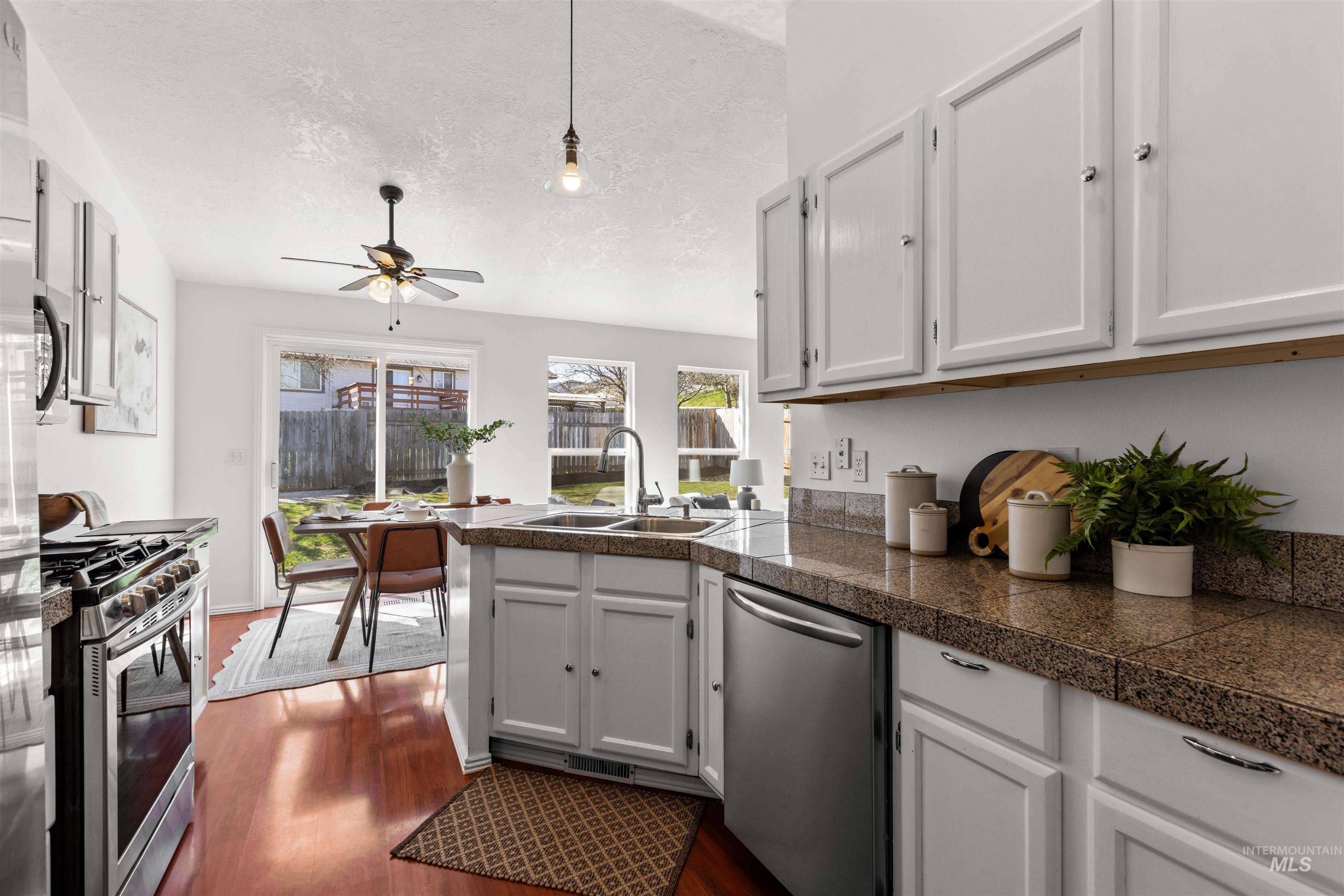 3615 S Carbondale Place, Meridian, Idaho 83642, 3 Bedrooms, 2 Bathrooms, Residential For Sale, Price $379,900,MLS 98978848