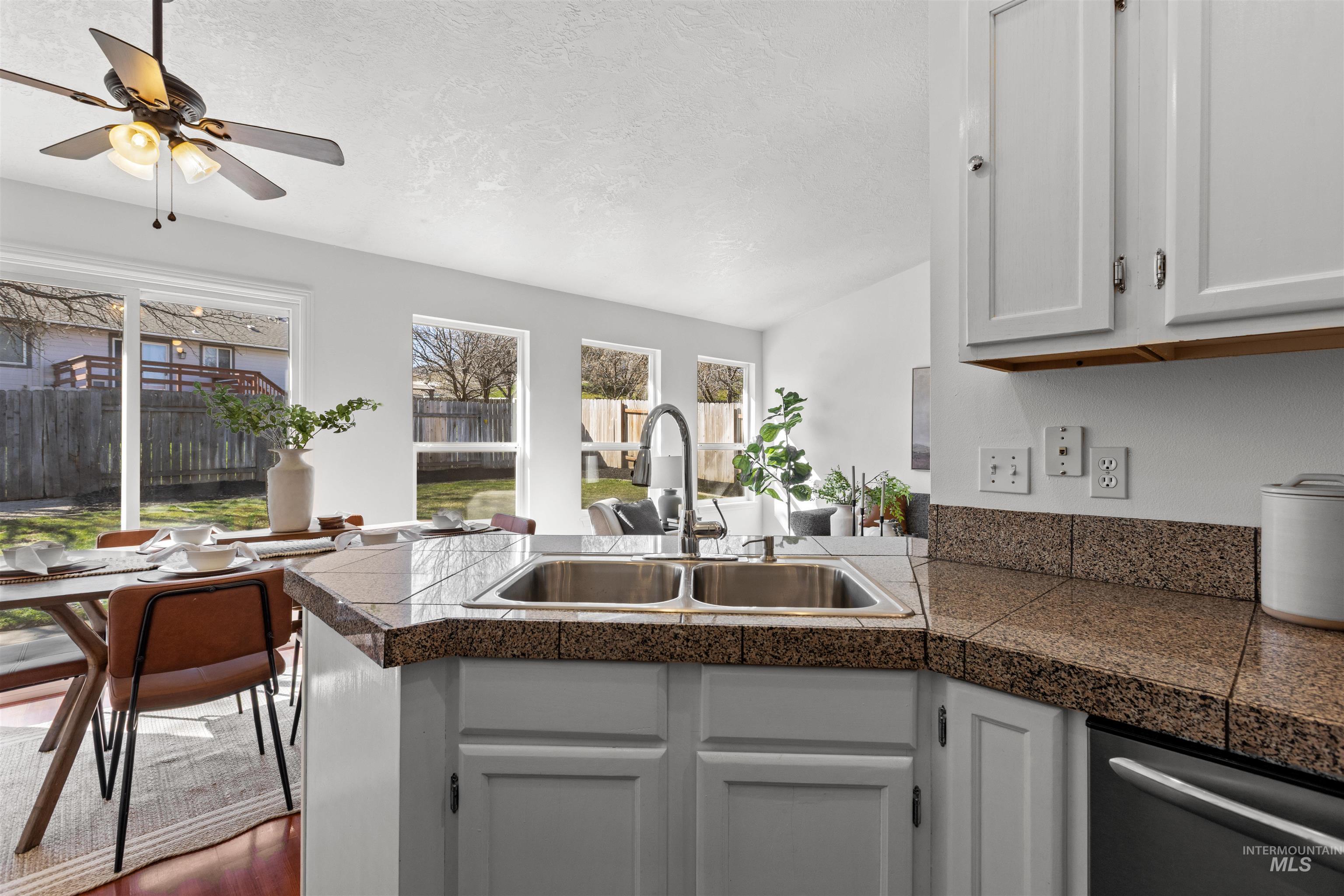 3615 S Carbondale Place, Meridian, Idaho 83642, 3 Bedrooms, 2 Bathrooms, Residential For Sale, Price $379,900,MLS 98978848