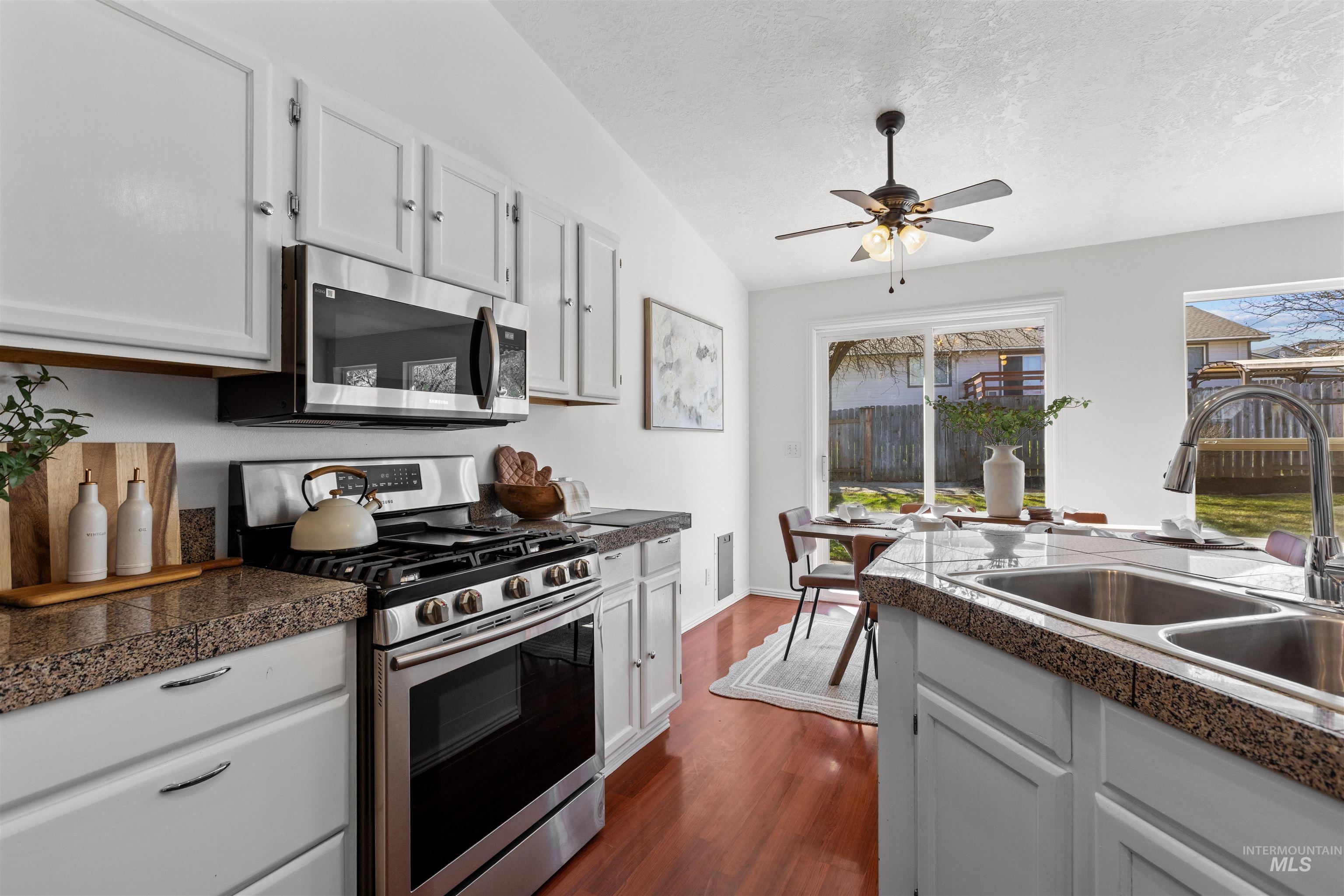 3615 S Carbondale Place, Meridian, Idaho 83642, 3 Bedrooms, 2 Bathrooms, Residential For Sale, Price $379,900,MLS 98978848