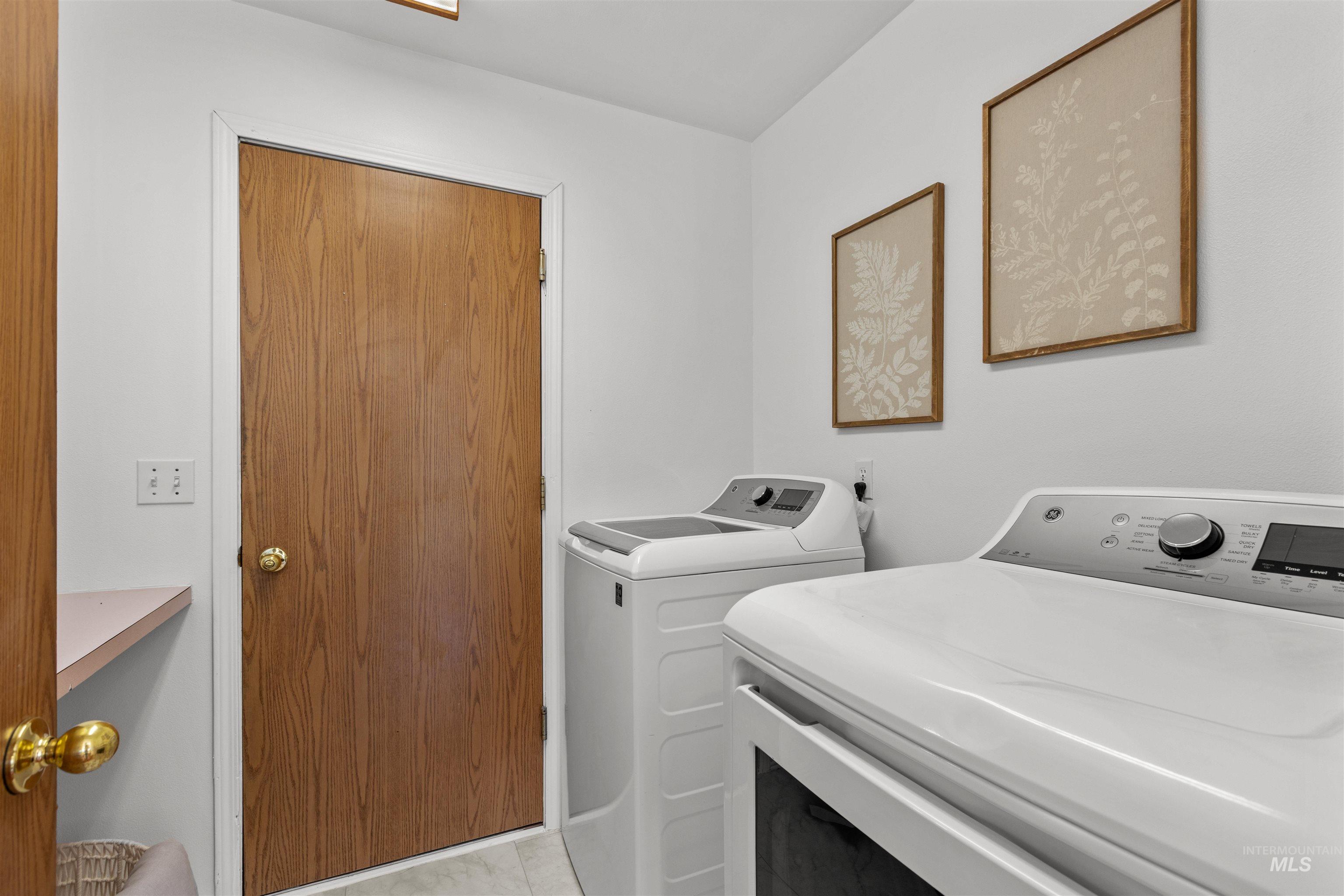 3615 S Carbondale Place, Meridian, Idaho 83642, 3 Bedrooms, 2 Bathrooms, Residential For Sale, Price $379,900,MLS 98978848