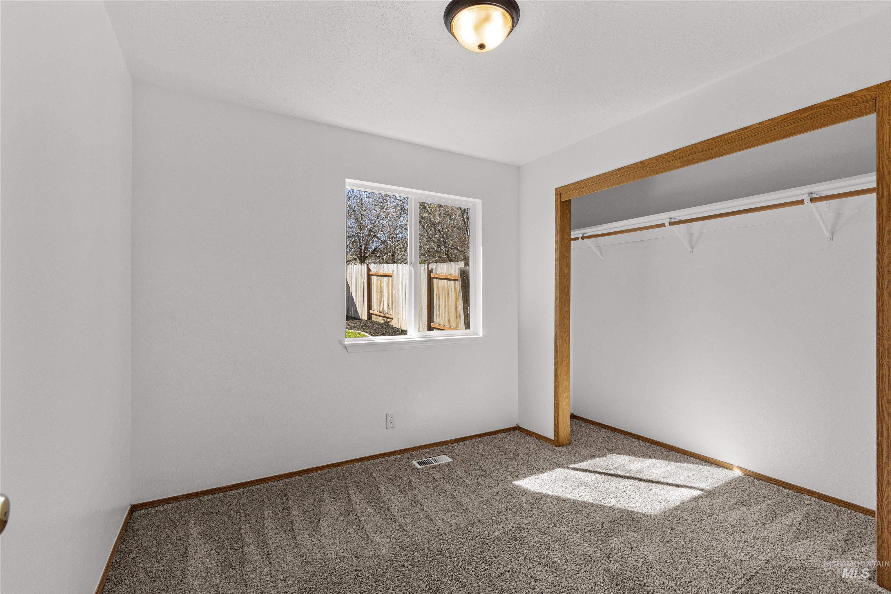 3615 S Carbondale Place, Meridian, Idaho 83642, 3 Bedrooms, 2 Bathrooms, Residential For Sale, Price $379,900,MLS 98978848