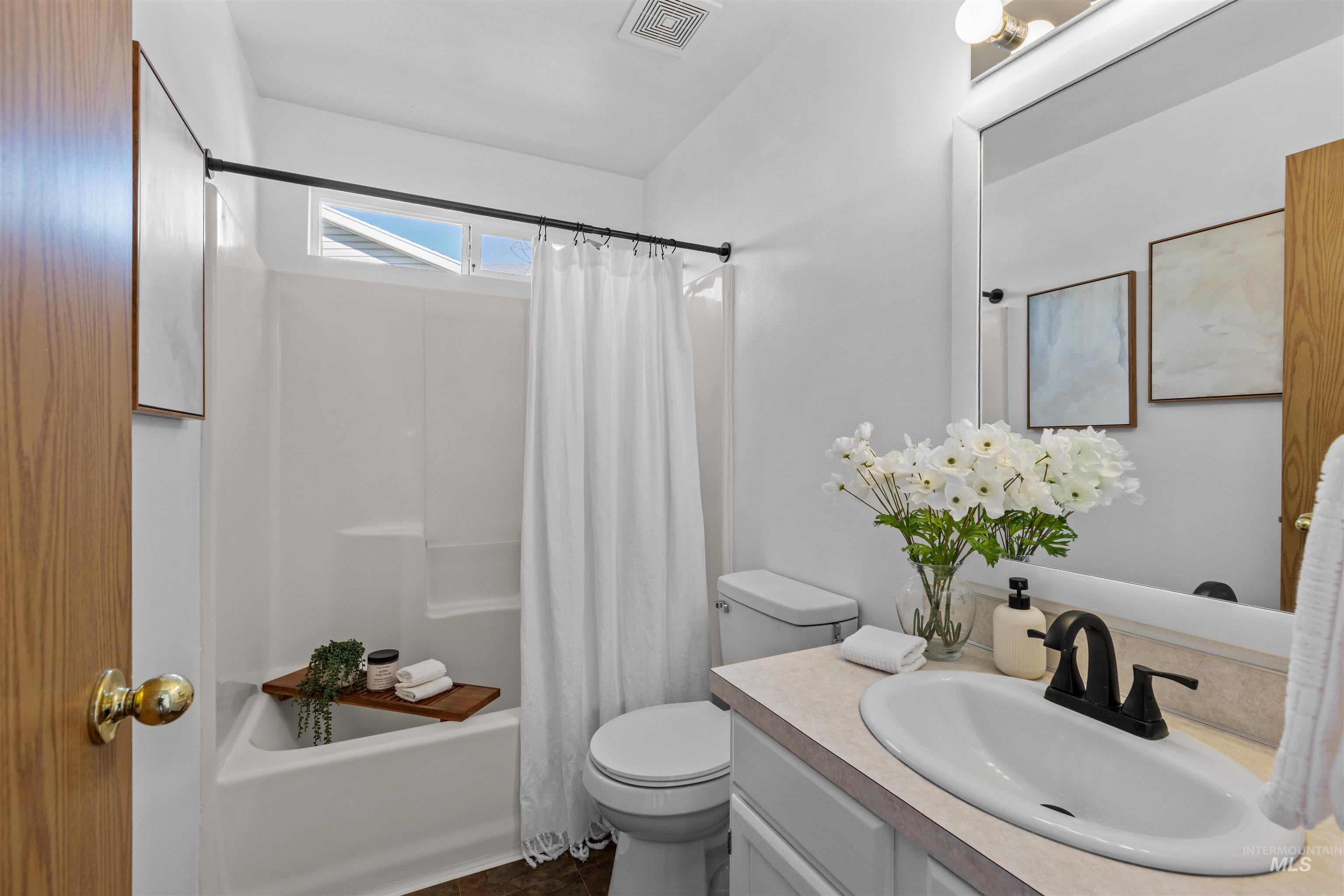 3615 S Carbondale Place, Meridian, Idaho 83642, 3 Bedrooms, 2 Bathrooms, Residential For Sale, Price $379,900,MLS 98978848