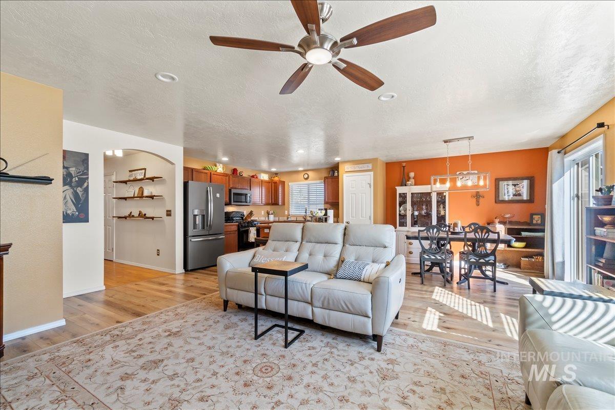 17689 N Weiser, Nampa, Idaho 83687, 3 Bedrooms, 2 Bathrooms, Residential For Sale, Price $415,000,MLS 98978850